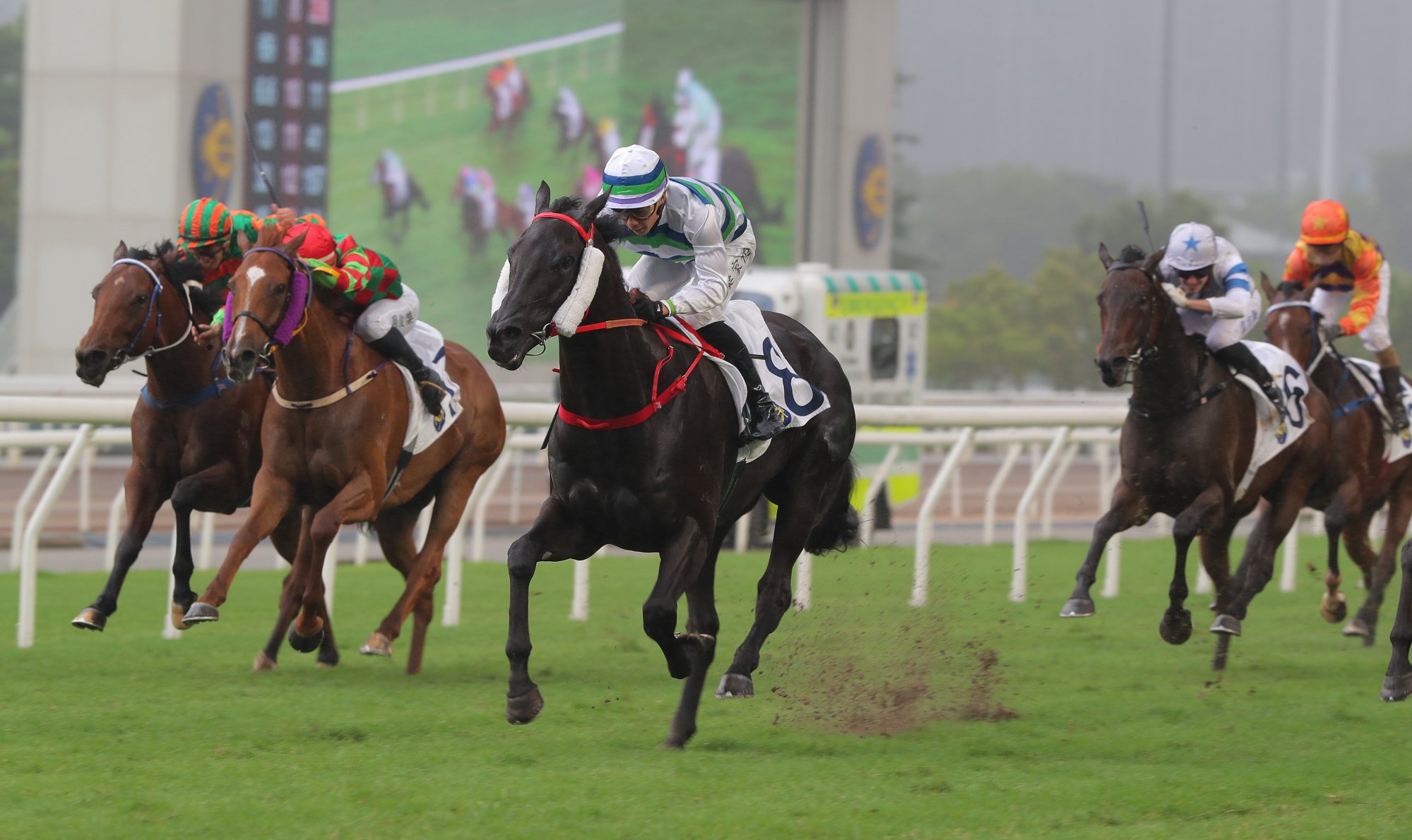 Voyage Samurai (centre) lands the Class Three Members Cup (1,600m) in May.