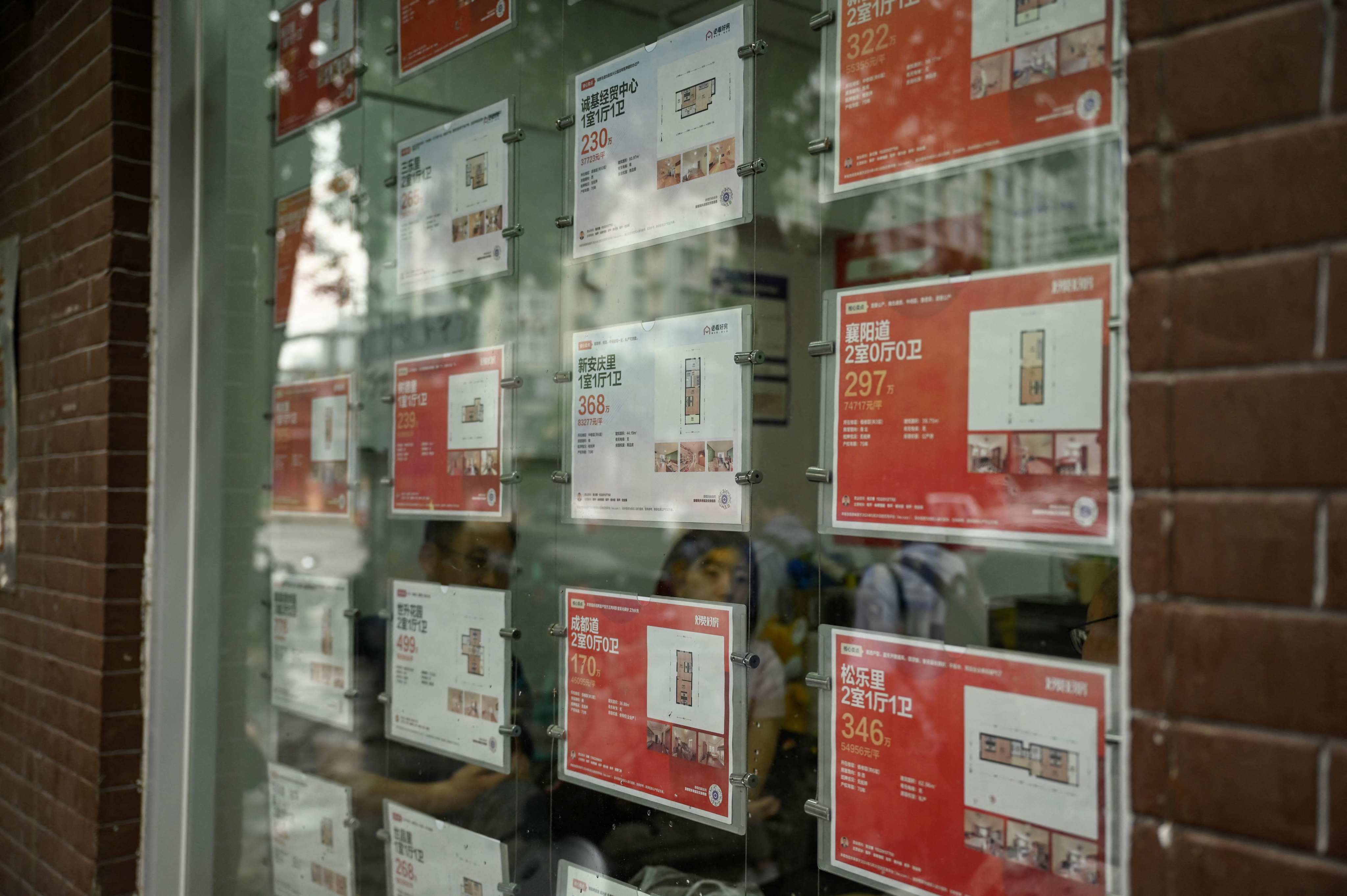 Almost 80 per cent of respondents to a survey of 7,725 people across China aged between 16 and 40 said they had no plans to buy any property this year and would only pay for necessities. Photo: AFP