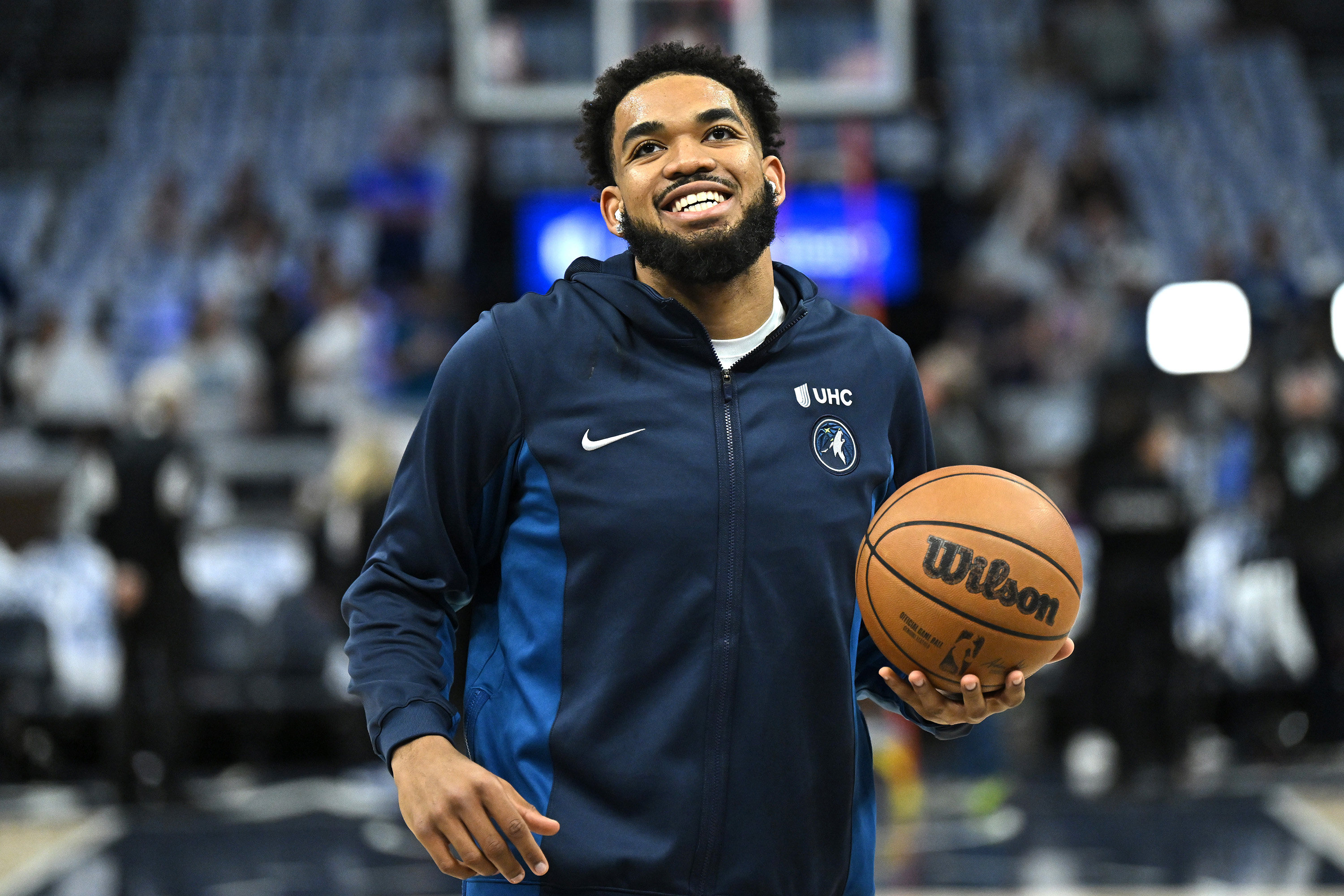 Karl-Anthony Towns warms up before Game 5 of the Western Conference Finals between Minnesota Timberwolves and the Dallas Mavericks on May 30, 2024. Photo: Getty Images