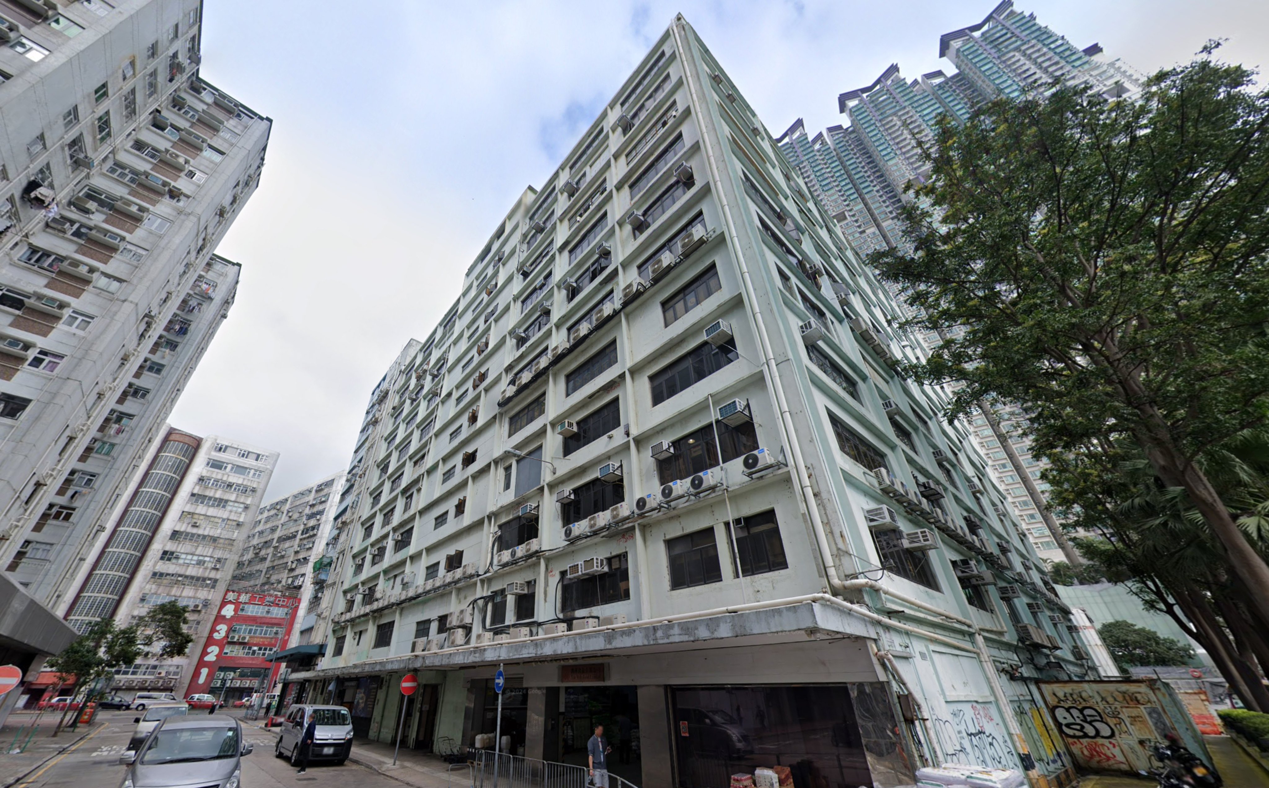 The mother called police after finding her son passed out at their flat in Lucky Building on San Ma Tau Street, Hung Hom. Photo: Google Maps