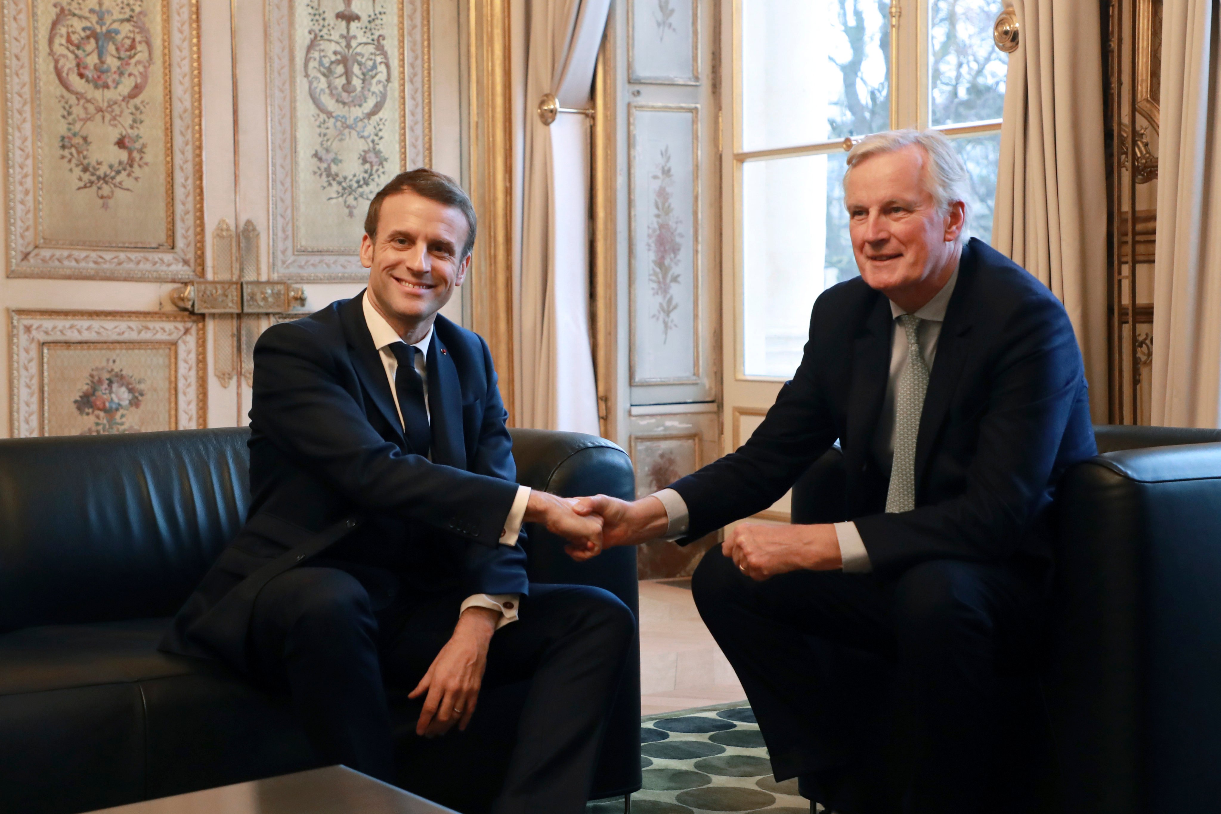 French President Emmanuel Macron (L) shakes hands with then-European Union chief Brexit negotiator Michel Barnier, now Prime Minister of France. Photo: AP