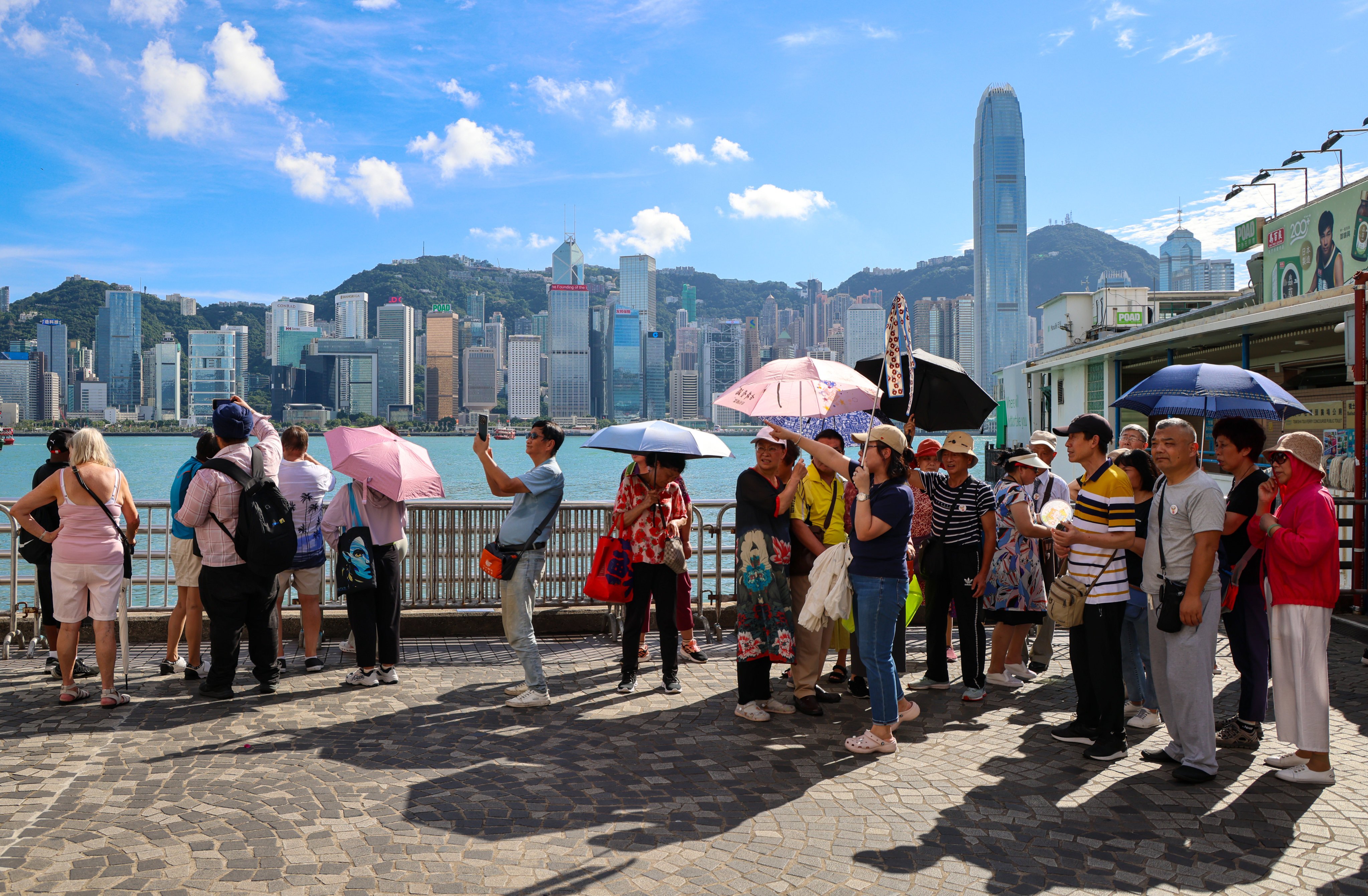 There is a rising trend of mainland tour groups and individuals visiting Hong Kong. Photo: Jelly Tse