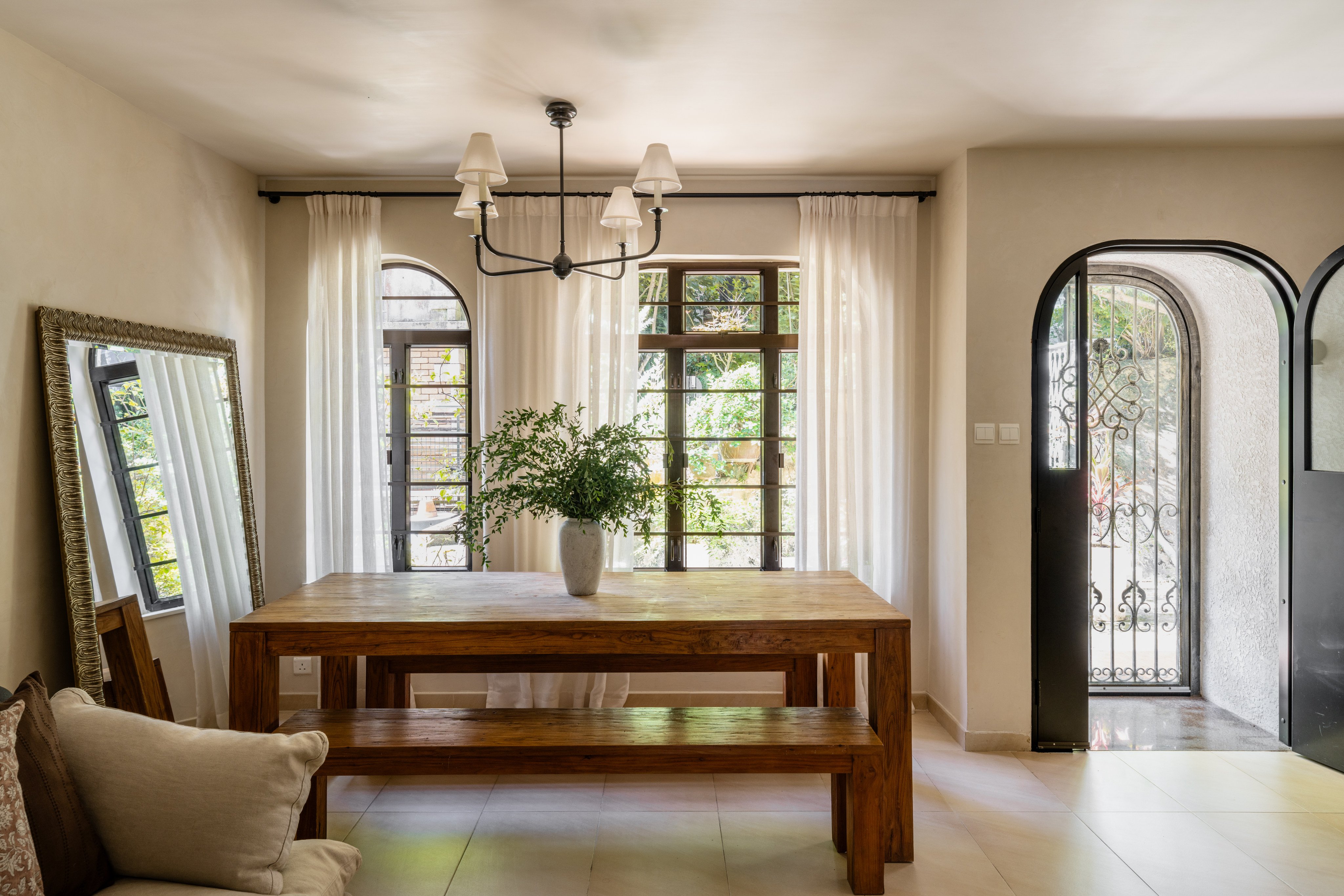 Liquid Interiors founder Rowena Gonzales designed this Ma Wan, Hong Kong home. Photo: Elizabeth Au for Workshop Ten