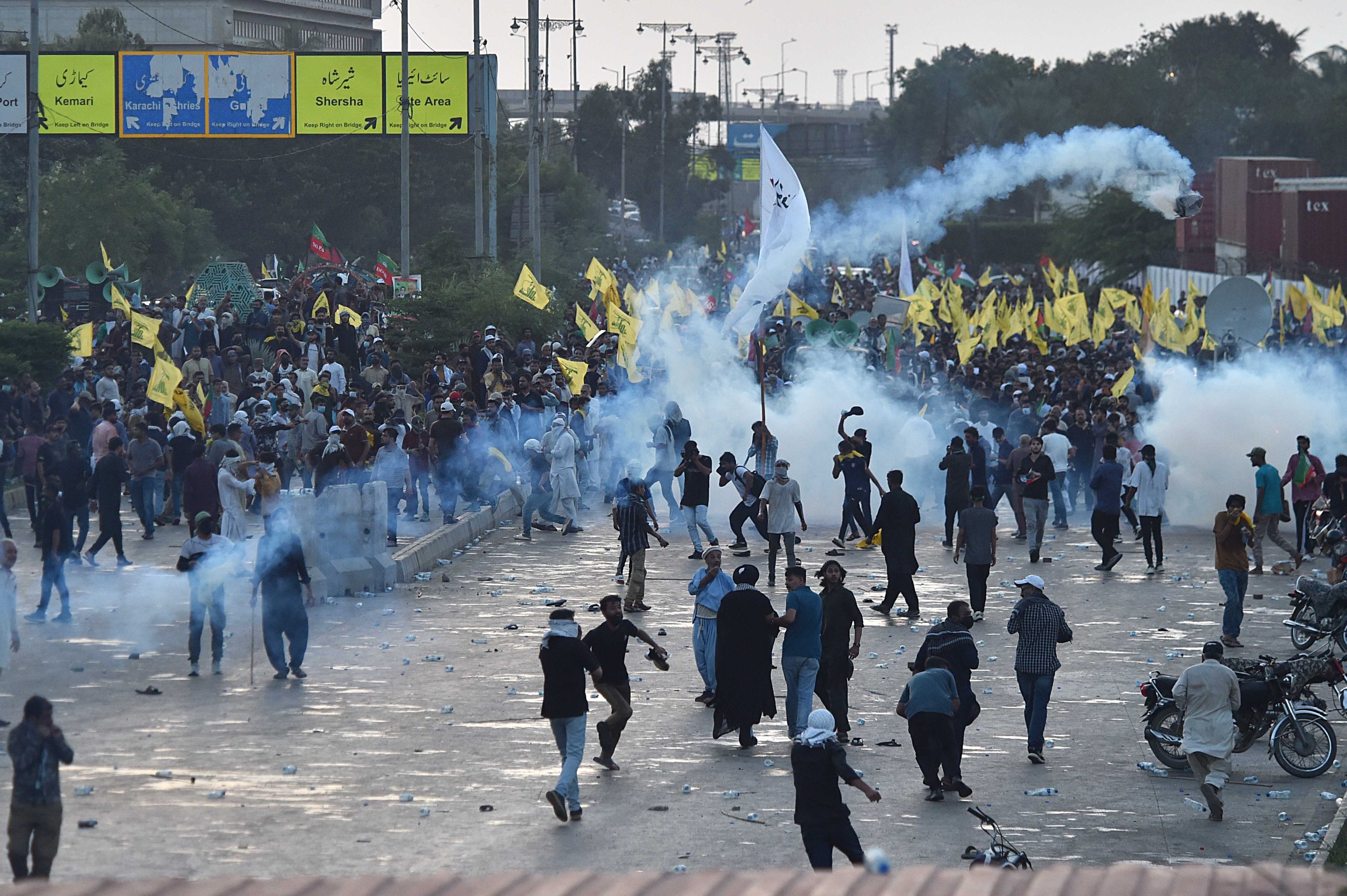 Police fire tear gas shells to disperse the supporters of Shi’ite Muslims bodies, rallying to protest against the killing of Hezbollah leader Hassan Nasrallah during an anti-Israel protest in Karachi, Pakistan on Sunday. Photo: EPA-EFE