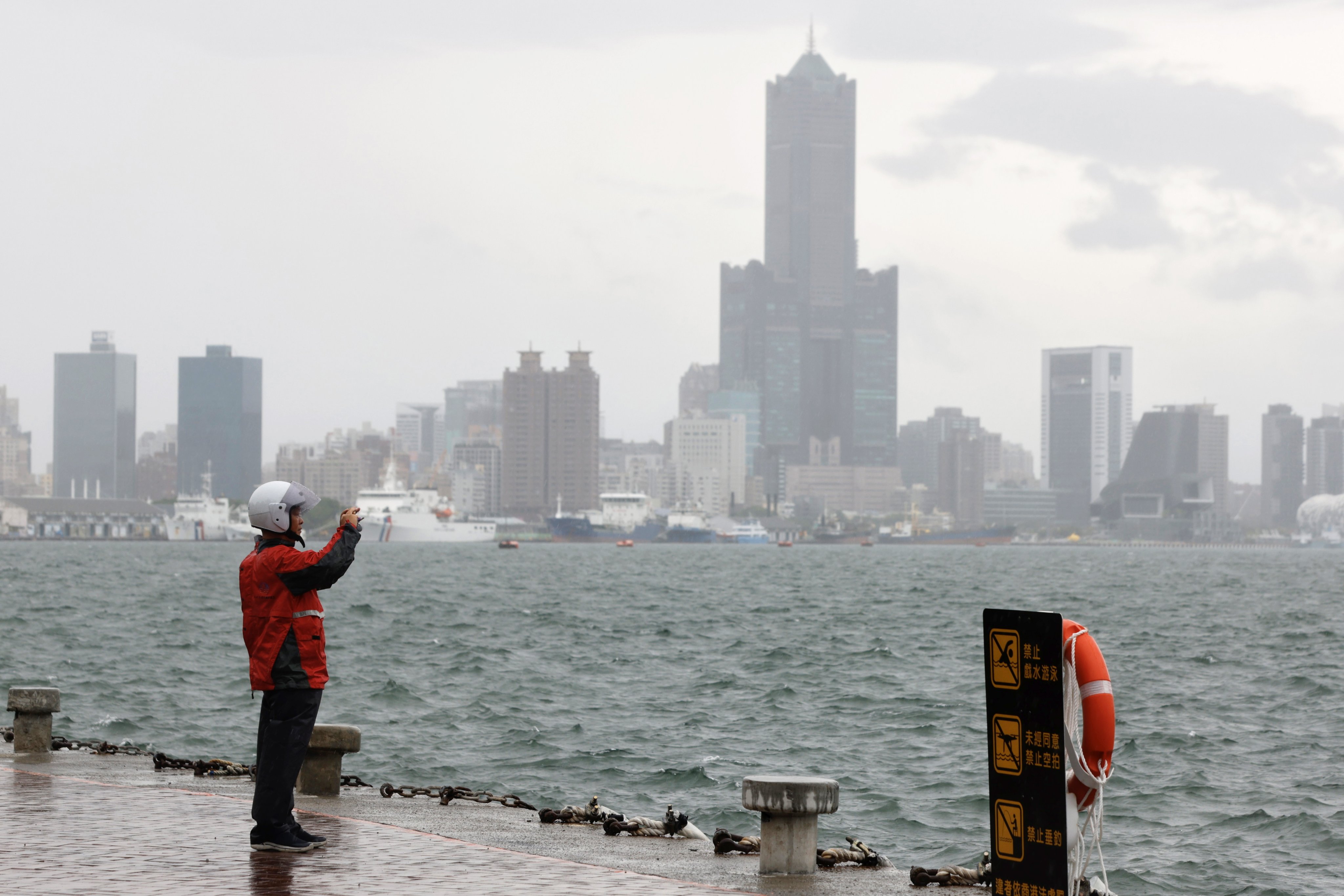 Krathon was expected to hit Kaohsiung on Wednesday morning, then work its way across the centre of Taiwan heading northeast. Photo: EPA-EFE 