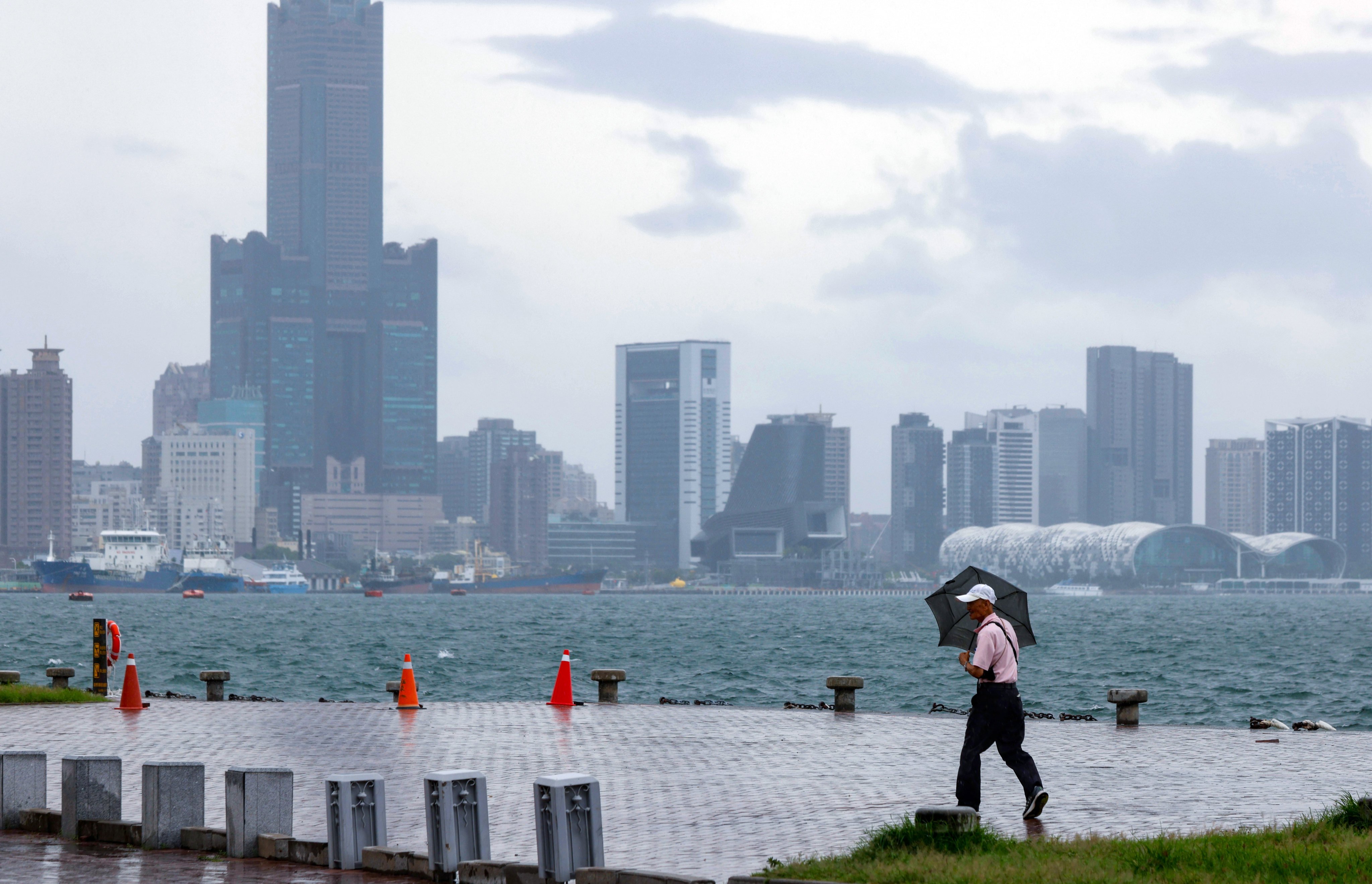 Kaohsiung is on alert in anticipation of Typhoon Krathon’s arrival on Wednesday. Photo: EPA-EFE