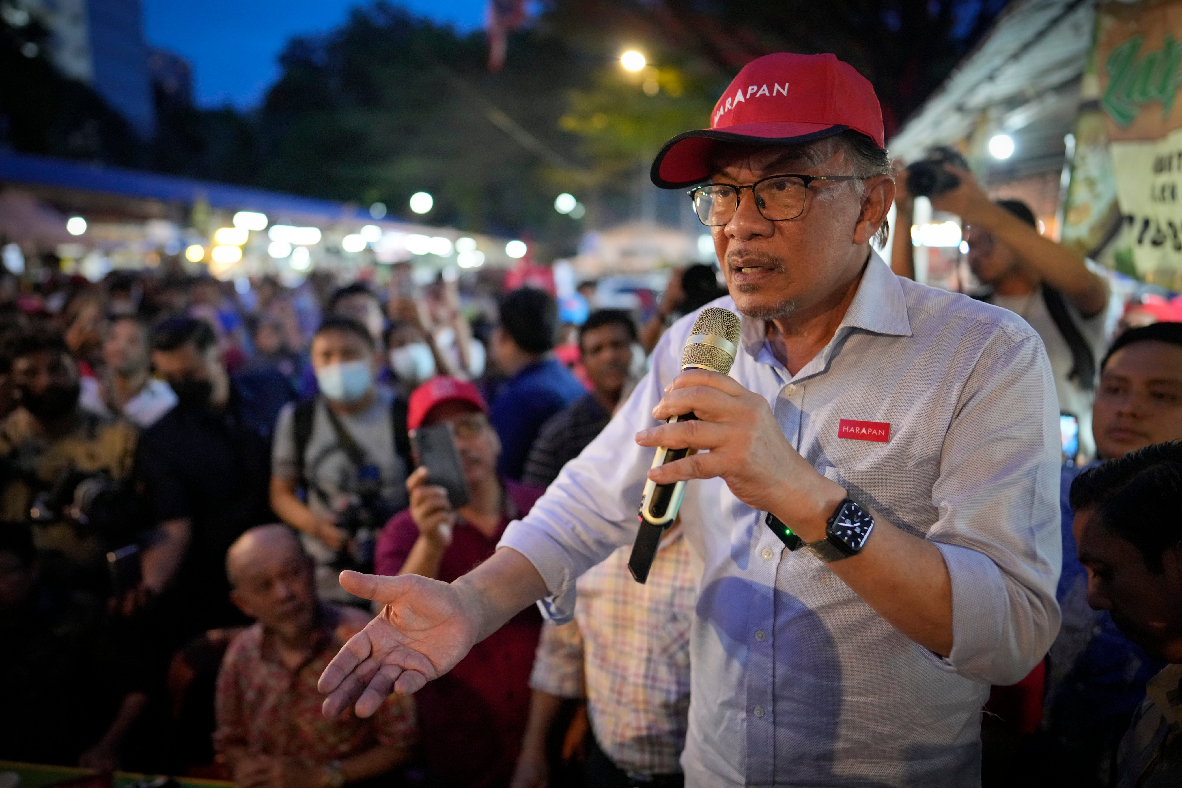 Malaysian Prime Minister Anwar Ibrahim speaking to supporters during an election campaign in Kuala Lumpur, on November 16, 2022. Photo: AP 