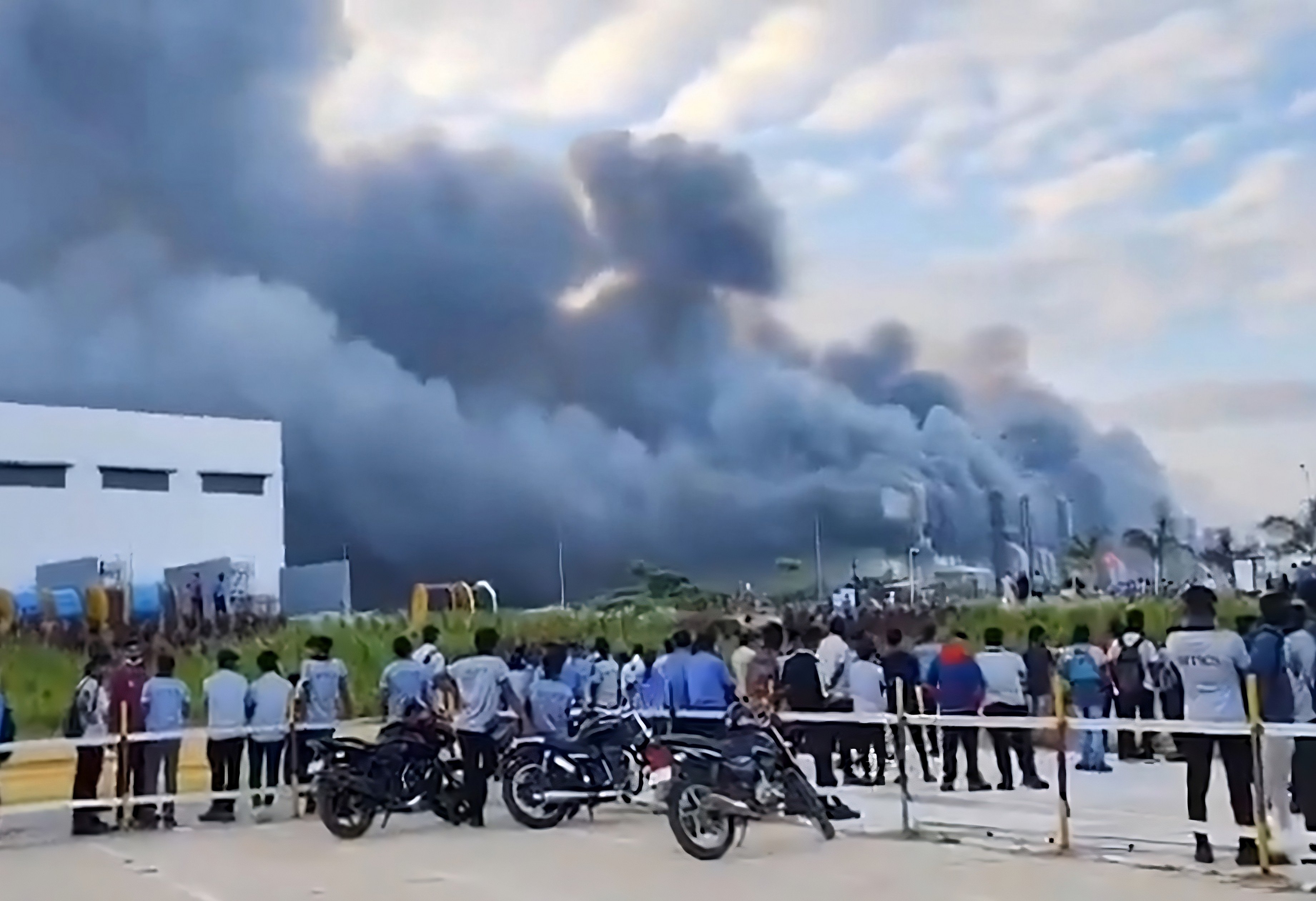 The blaze has caused an indefinite production halt at Tata’s Hosur plant in Tamil Nadu, the only Indian supplier of iPhone back panels and some other parts. Photo: X/BaapofOption