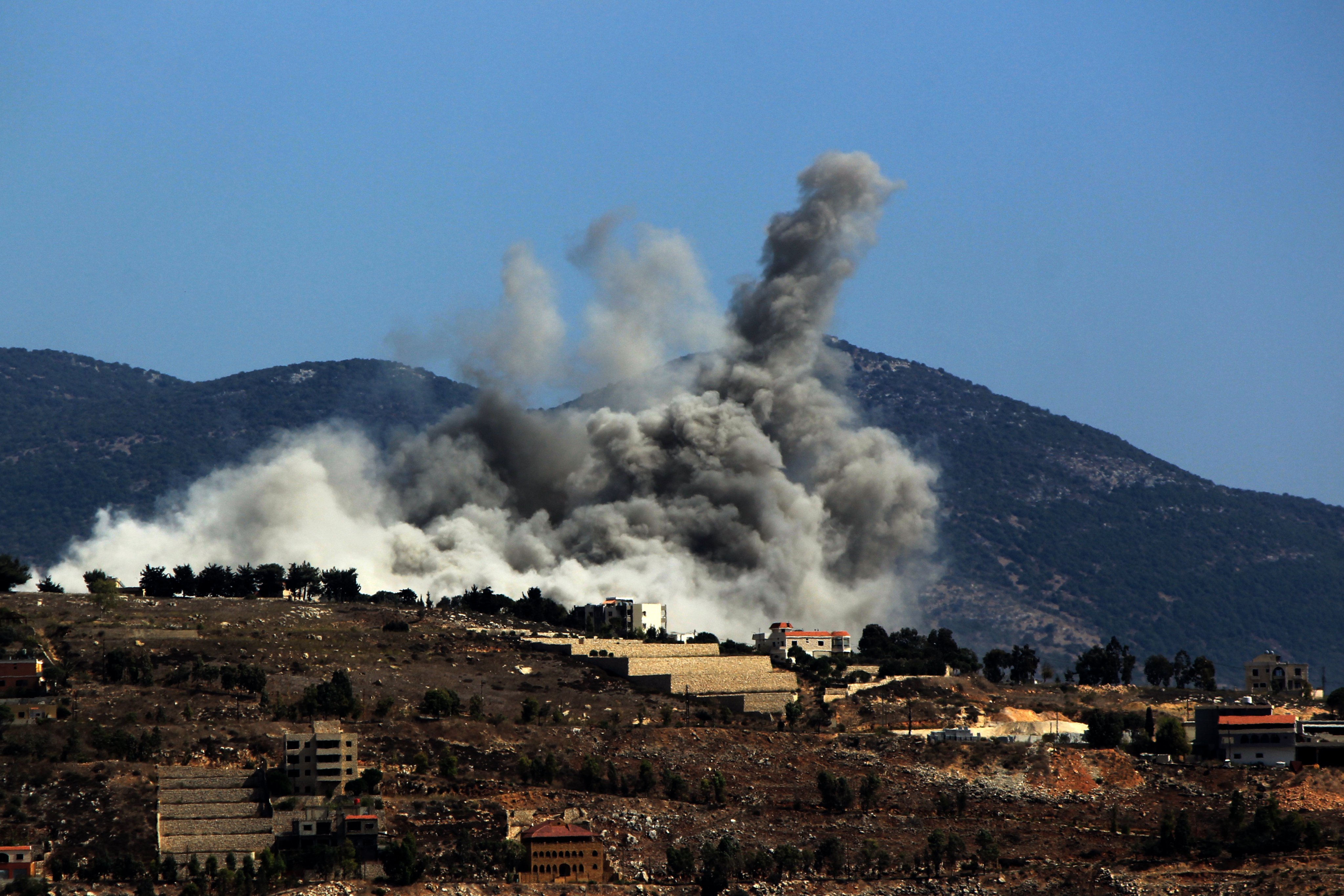 Thick smoke billows after an Israeli air raid near the Lebanese border. Photo: dpa