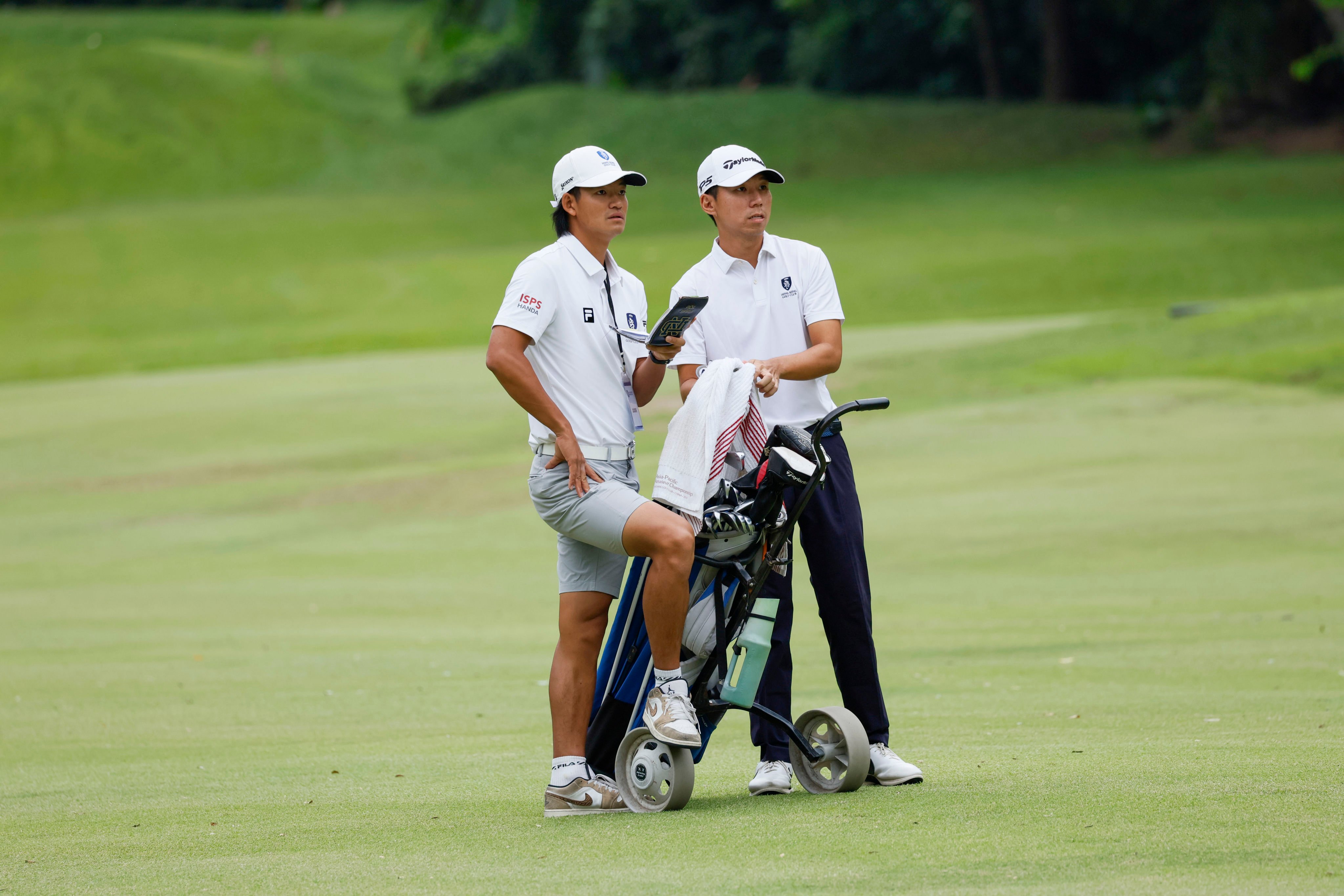 Terrence Ng (right) with his illustrious caddie, who boasted tournament-winning experience at the venue. Photo: Hong Kong Golf Club