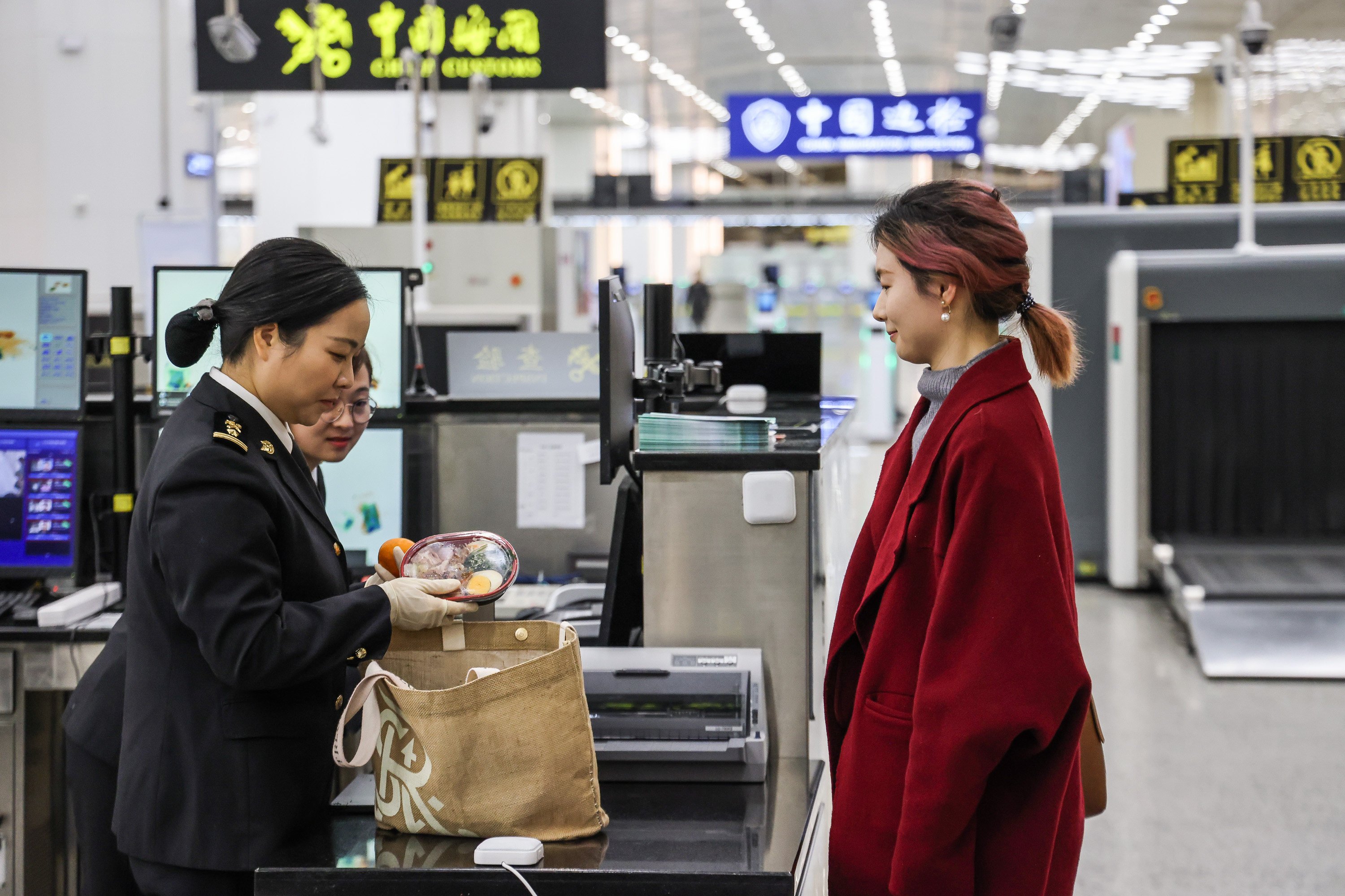 More inbound travellers to China are opting to use speedier “port visas” to enter the country in lieu of standard documents obtained at embassies or consulates. Photo: Xinhua