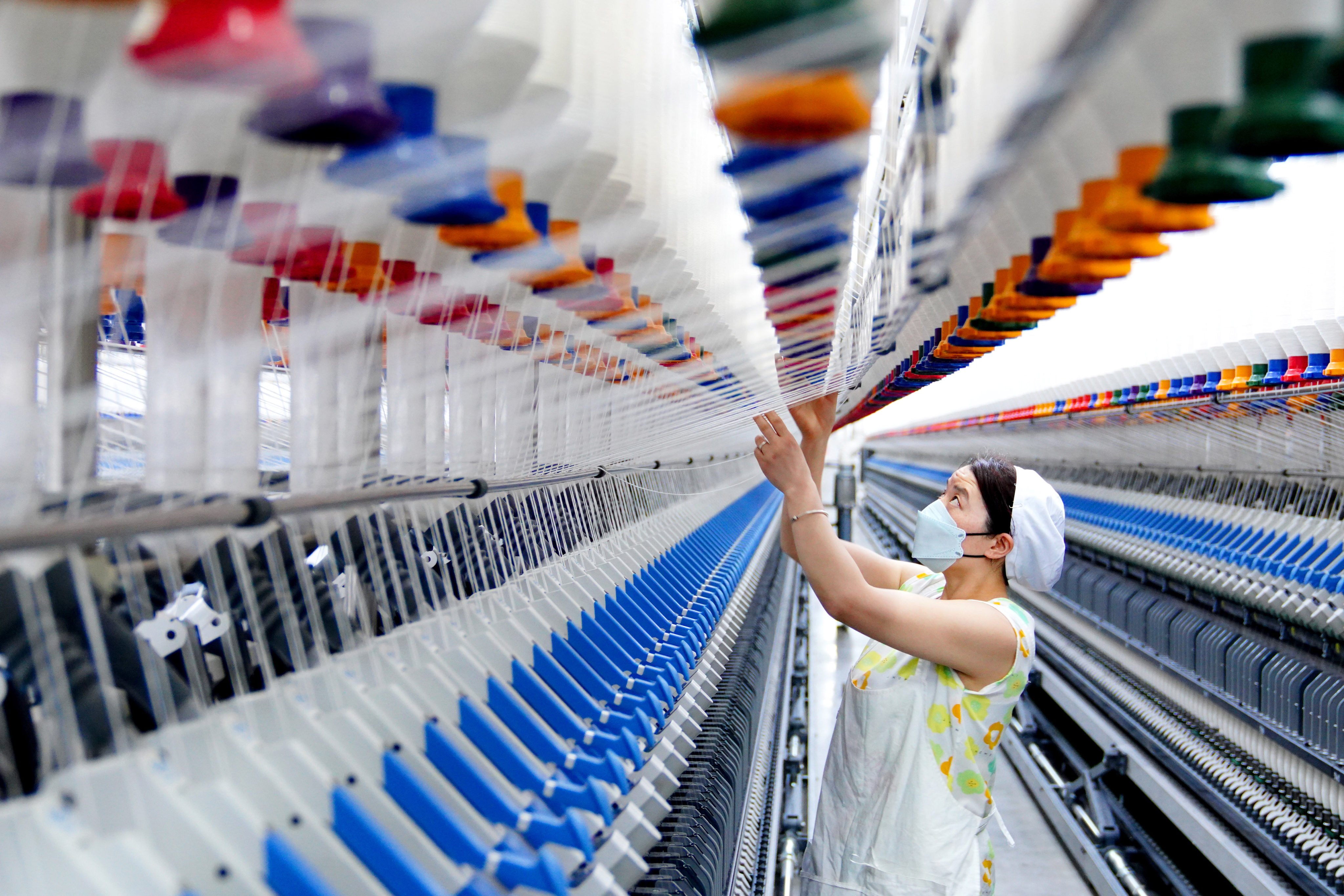 A worker operates an intelligent textile machine at a textile technology company in Wulian County of Rizhao City, east China’s Shandong province. Photo: Xinhua