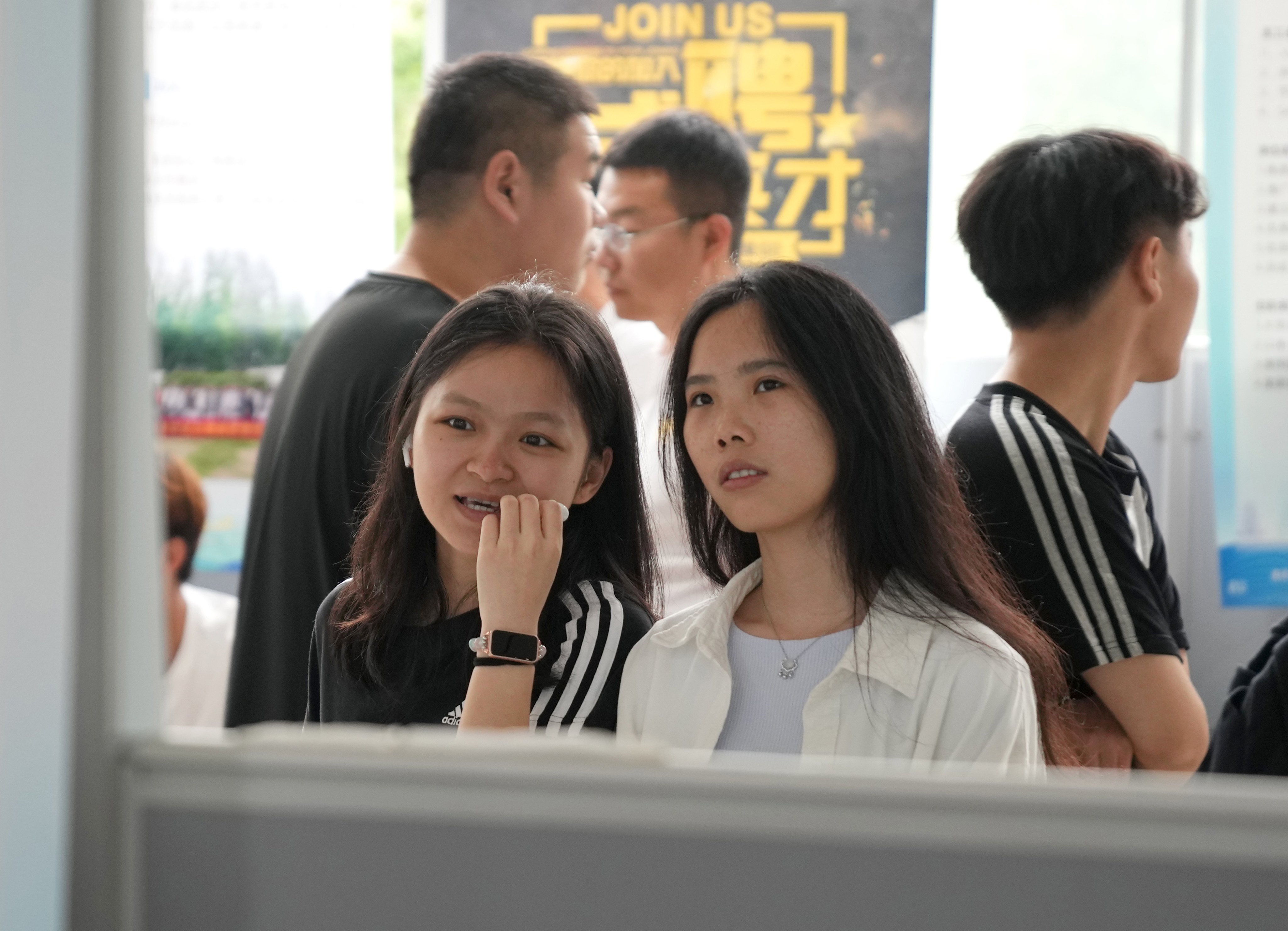 Jobseekers attend a career fair in Hangzhou, Zhejiang province on June 5. Photo: Xinhua