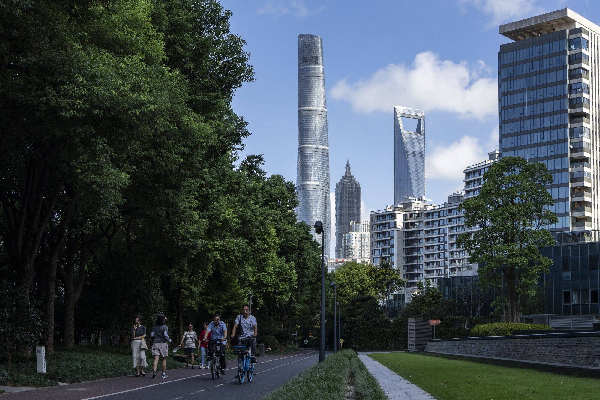 Even flats at projects far from the city centre are reportedly being snapped up by the dozens as buyer interest surges in Shanghai. Photo: Bloomberg