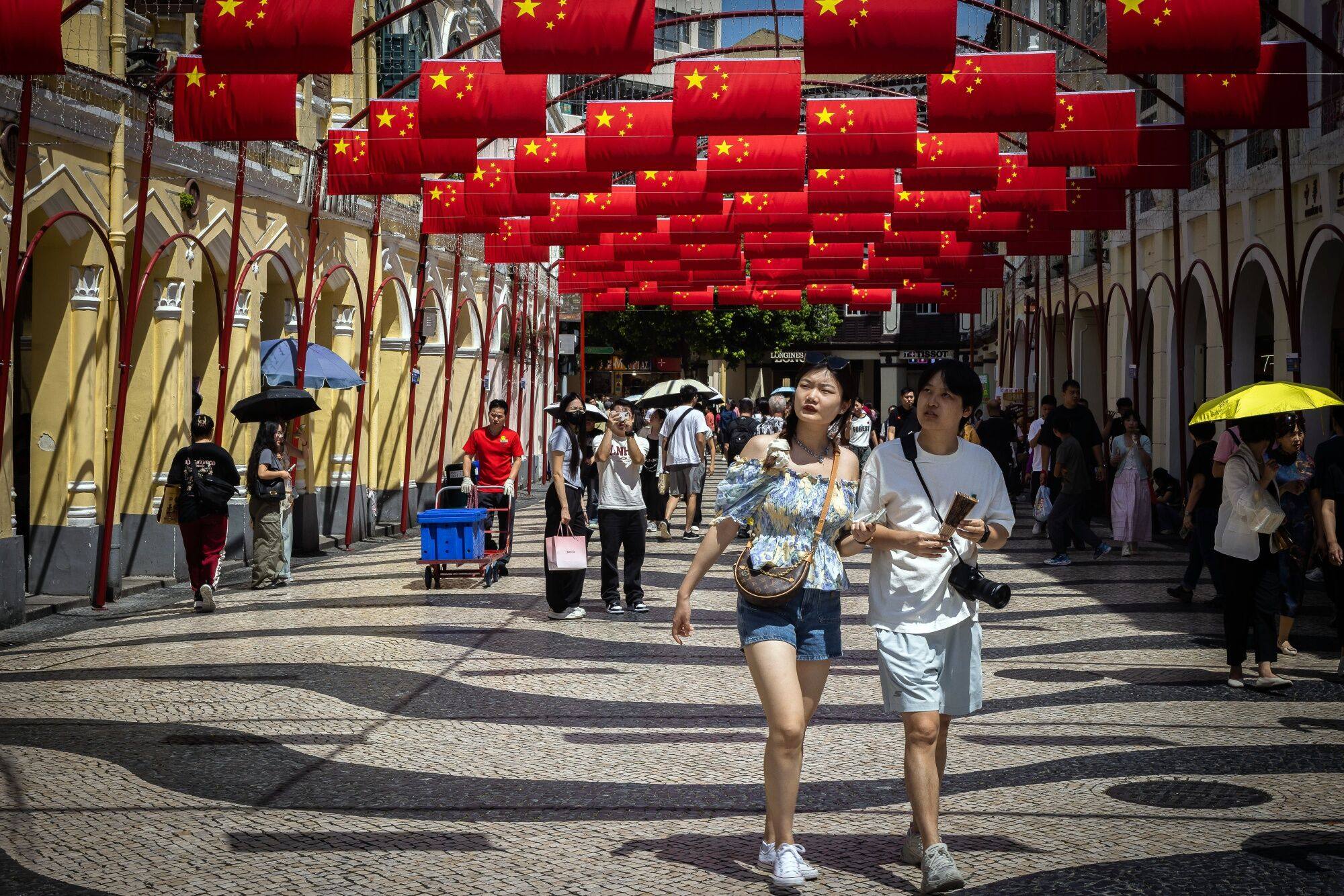 Mainland consumers splurged on travel and dining services provided by major online platforms during the annual break. Photo: Bloomberg