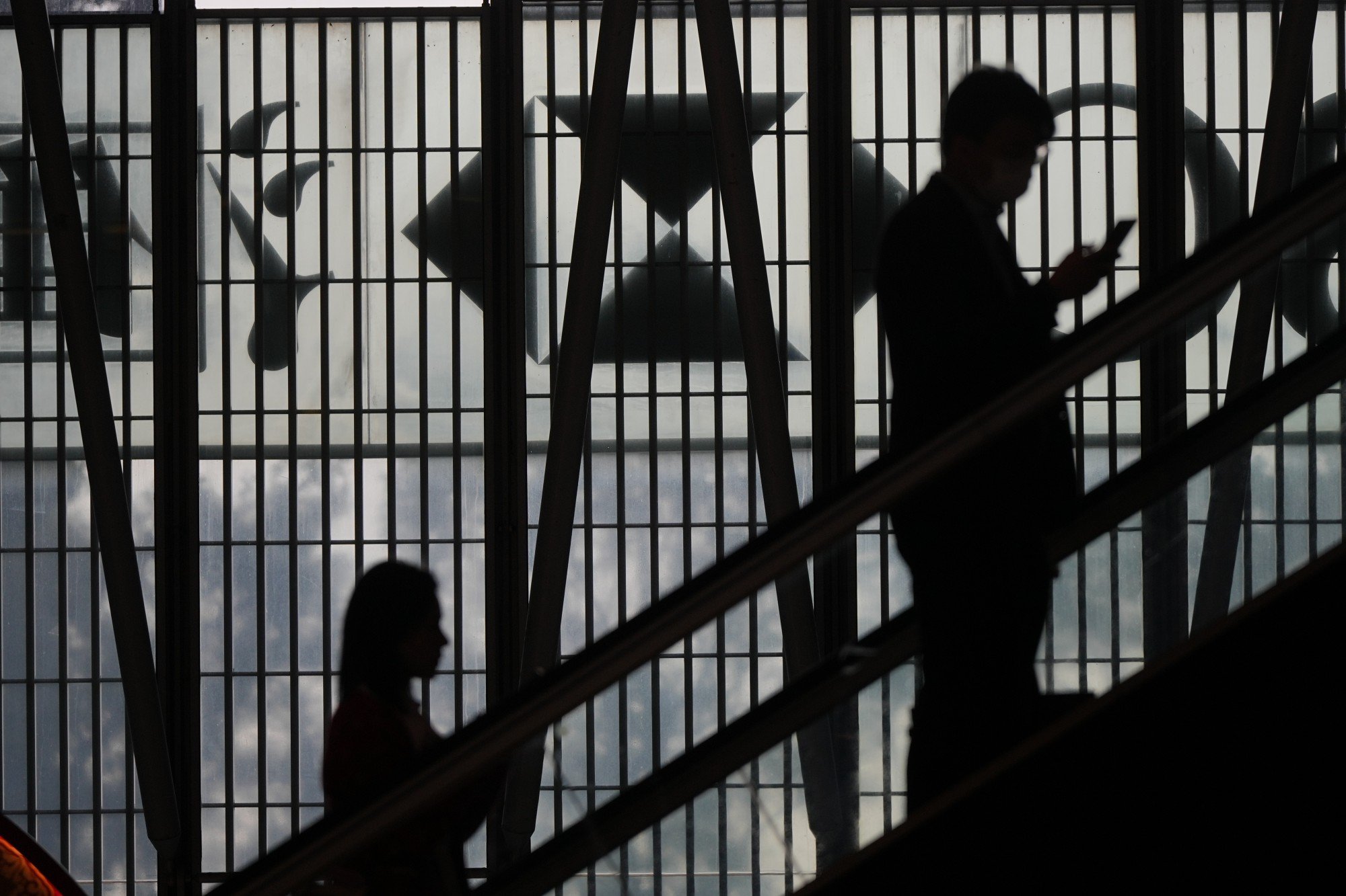 People in the HSBC building in Central. Photo: Eugene Lee