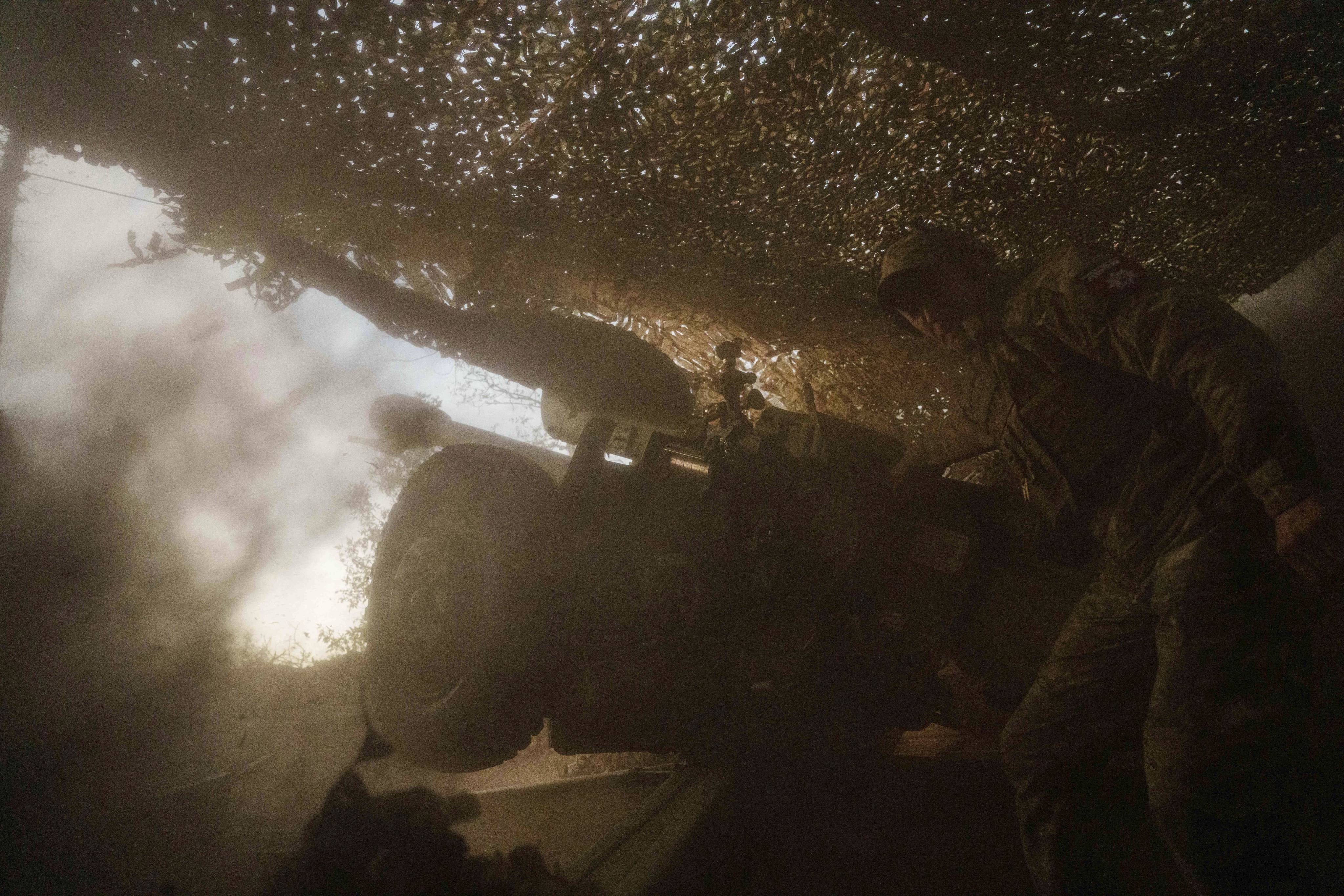 A Ukrainian serviceman fires artillery towards a Russian position near Toretsk, Donetsk region, Ukraine in September. Photo: AP