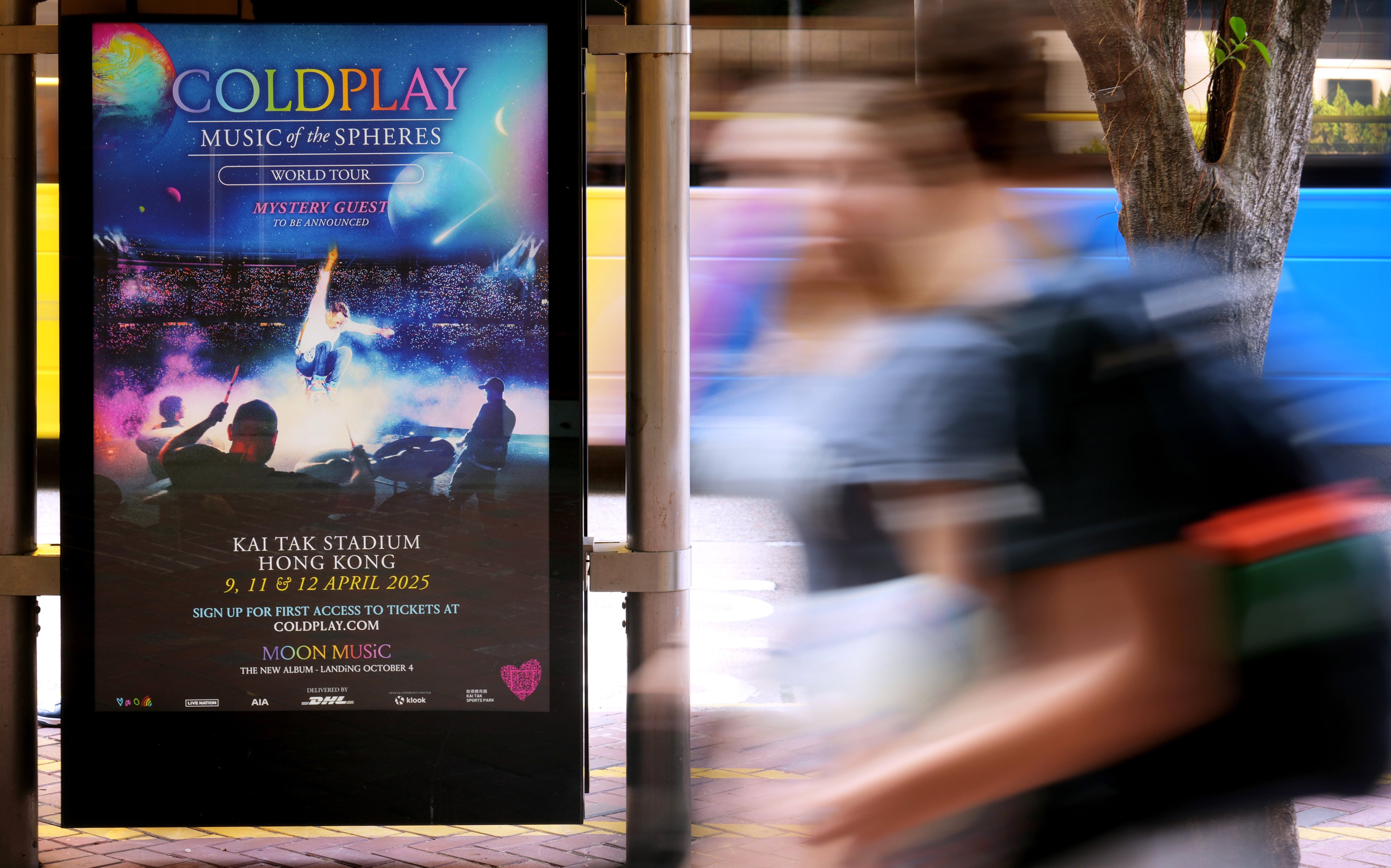 A screen at a bus stop in Admiralty advertises Coldplay’s 2025 Hong Kong shows. Photo: Elson Li 