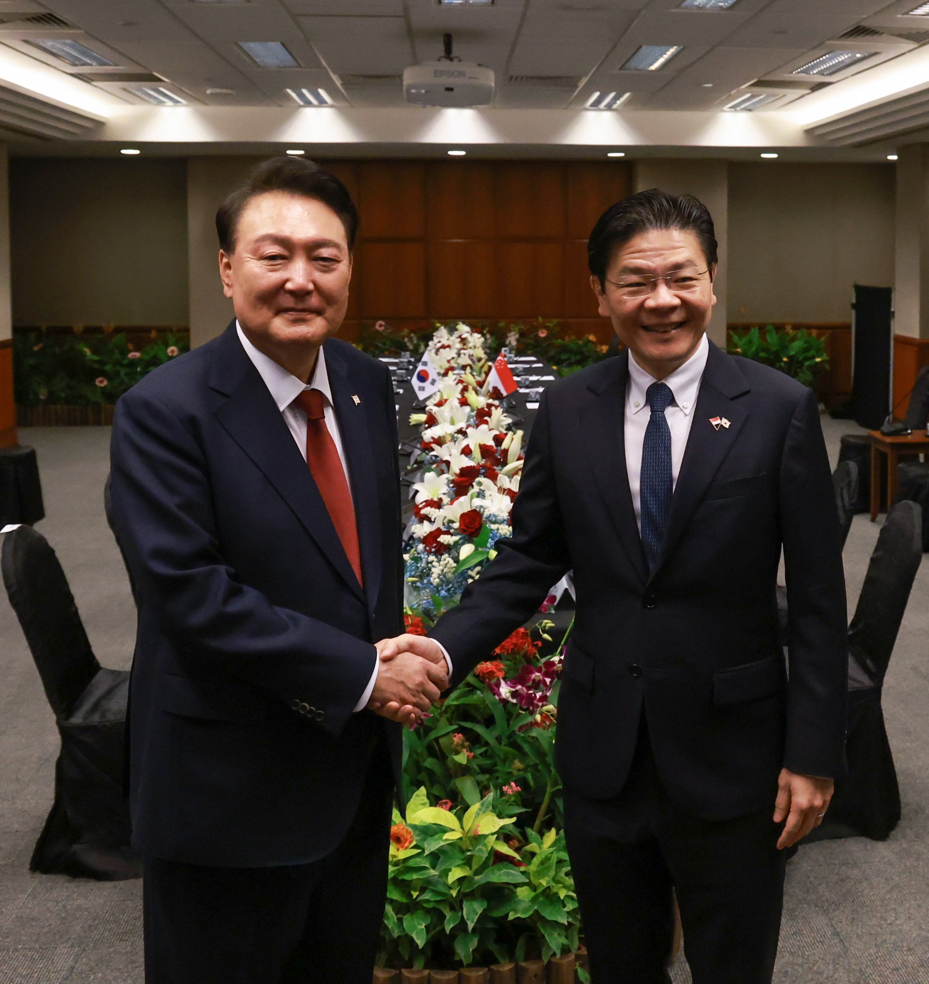 South Korean President Yoon Suk-yeol (left) poses with Singapore’s Prime Minister Lawrence Wong before a meeting at Parliament House in Singapore on Tuesday. Photo:  EPA-EFE/Yonhap