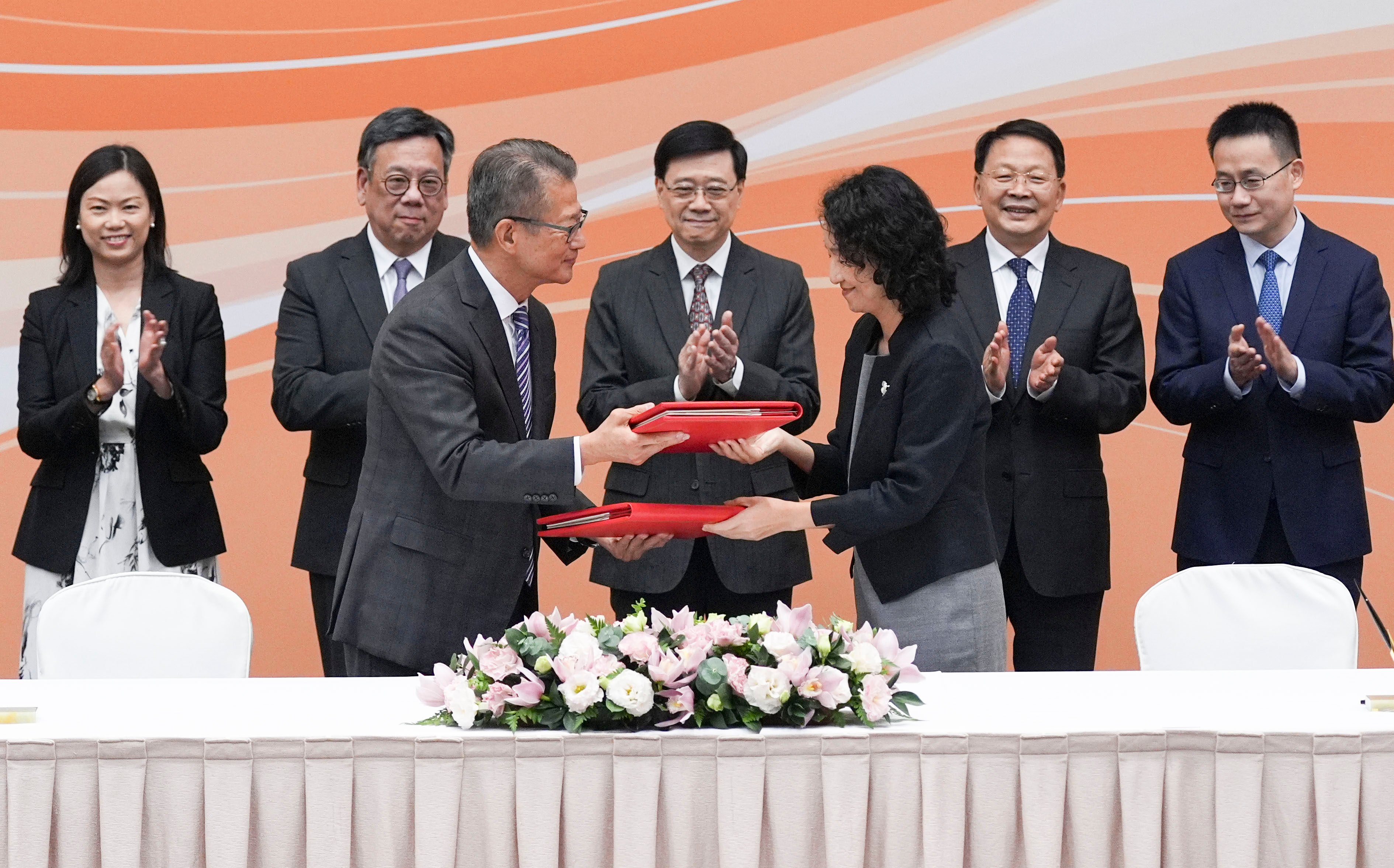 Finance minister Paul Chan (front row, left) and Ministry of Commerce deputy international trade representative Li Yongjie (front row, right) at the signing on Wednesday. Photo: Eugene Lee