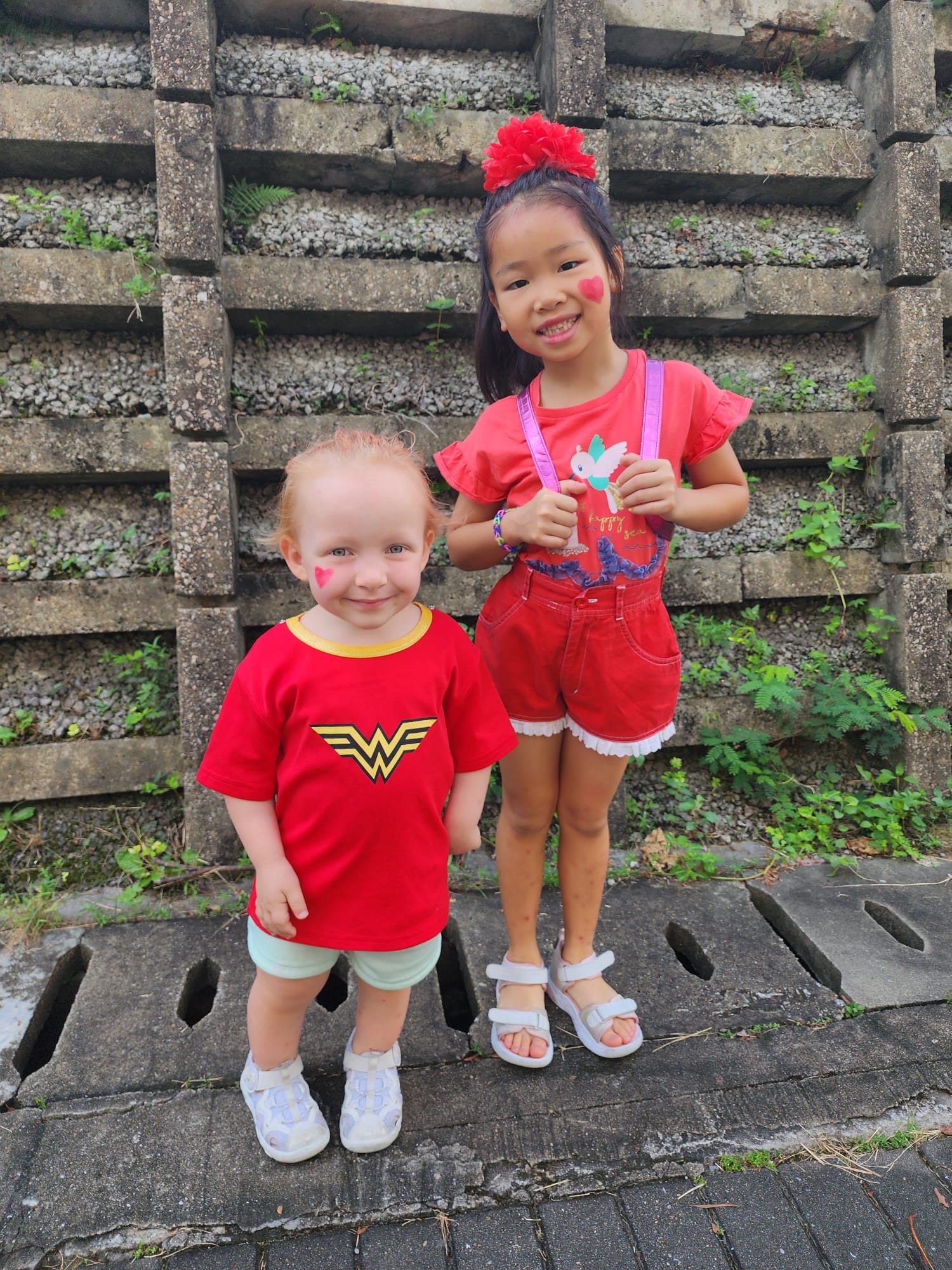 Novah Macalligan (left) with her sister. Photo: Handout