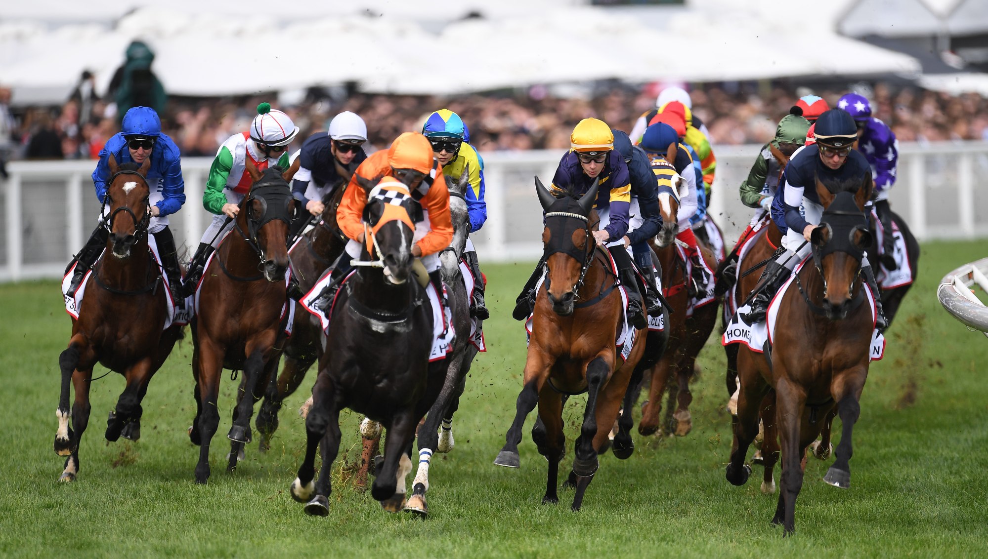 The 2018 Caulfield Cup field turns for home.