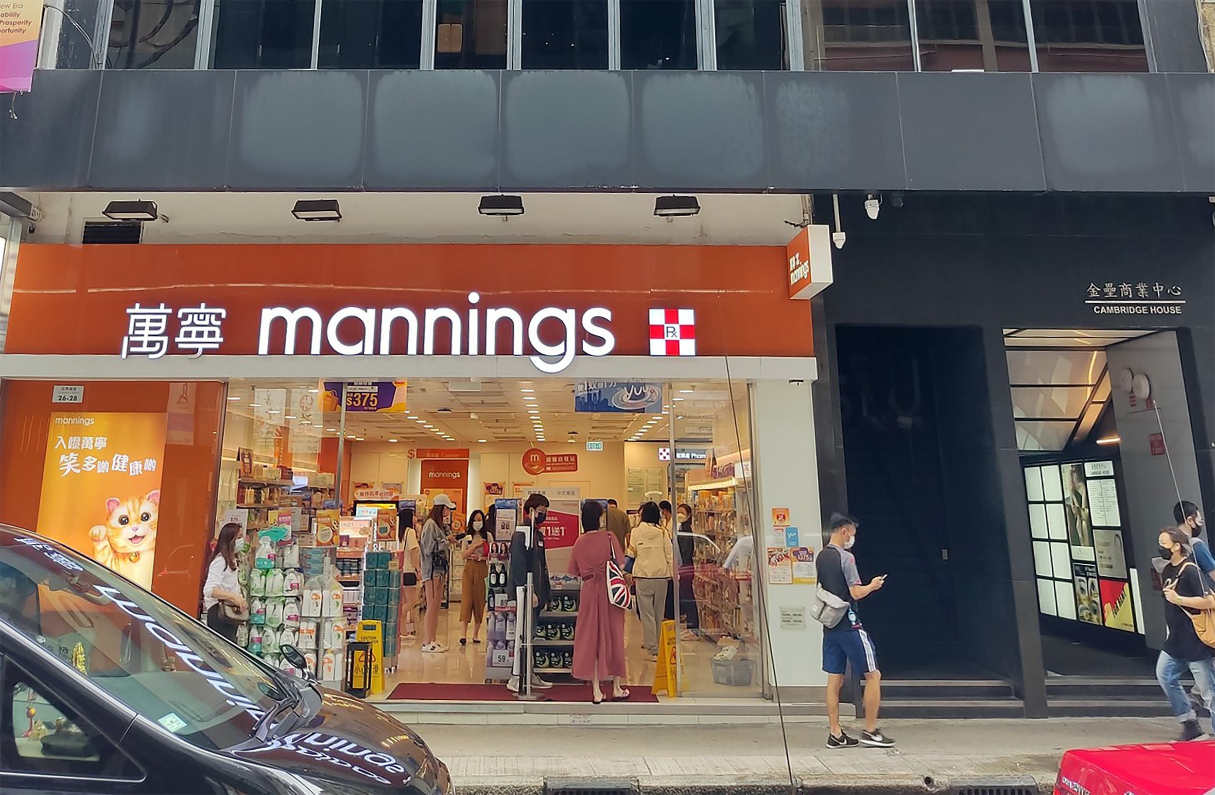 The shopper said she was dragged back to the outlet in Tsim Sha Tsui. Photo: SCMP