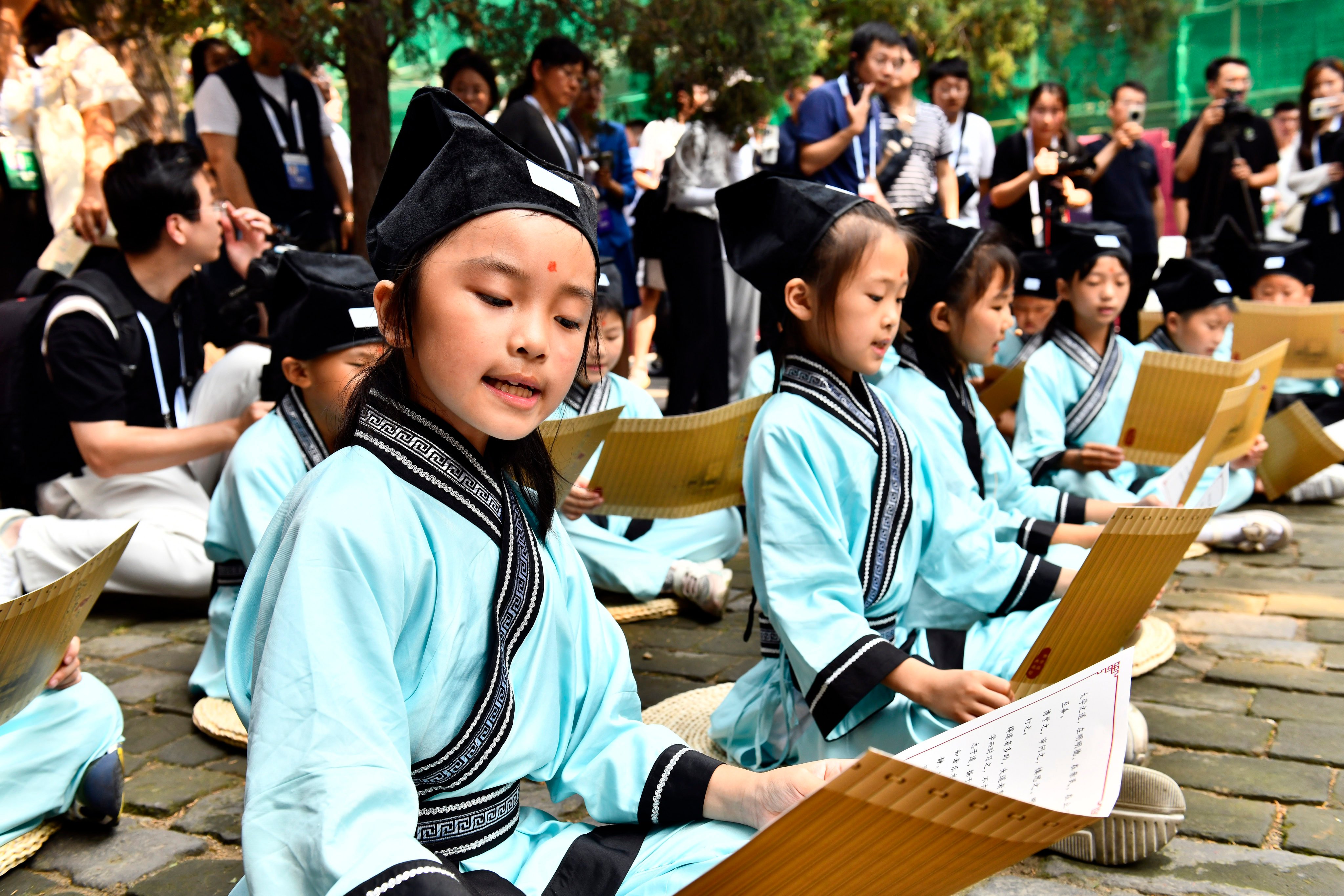 Children read the Analects at the Temple of Confucius in Qufu, Shandong province, on June 27, 2023. Photo: Xinhua