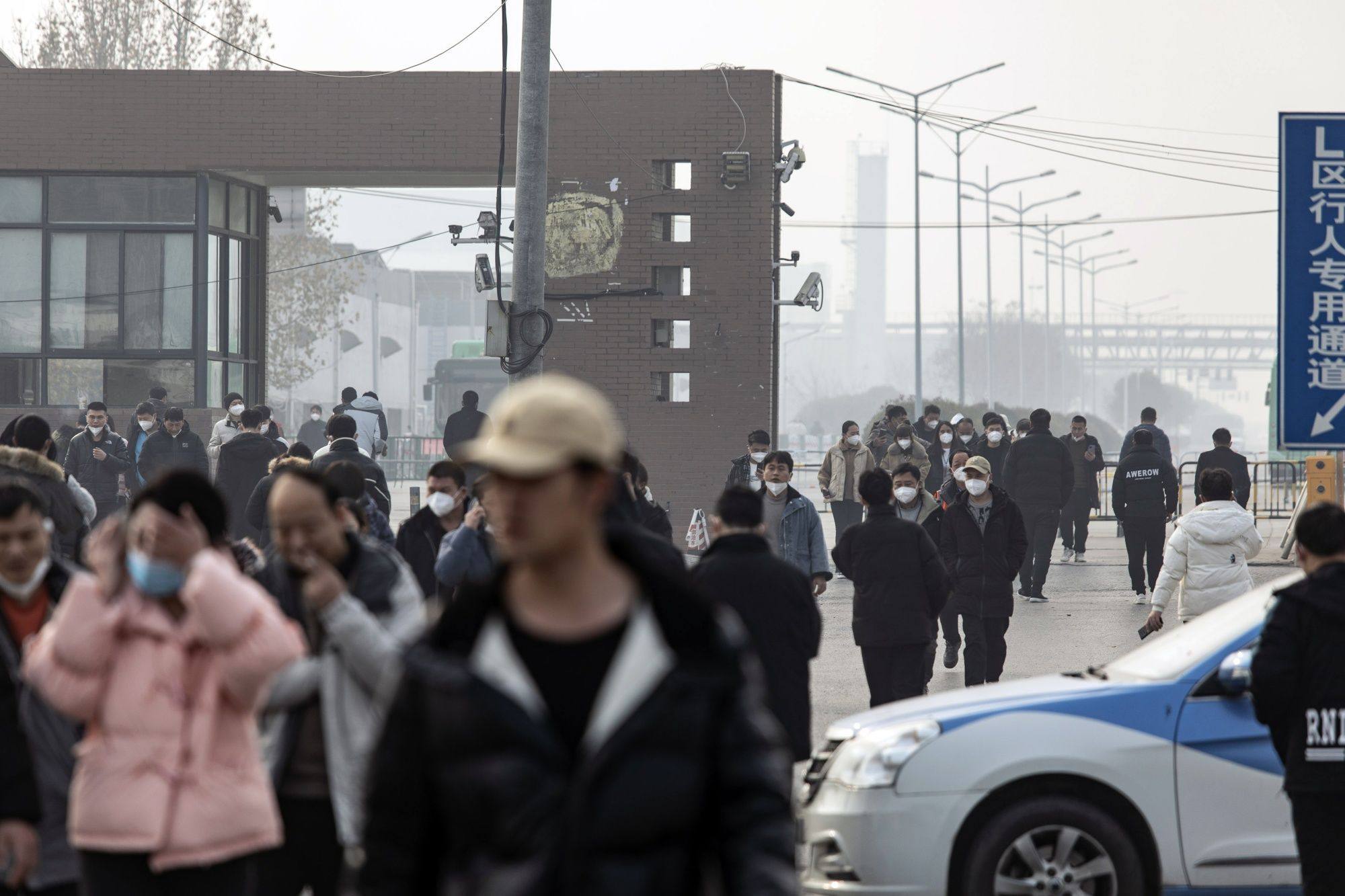 Employees during lunch hours at a Foxconn Technology Group plant in Zhengzhou, Henan province. Photo: Bloomberg