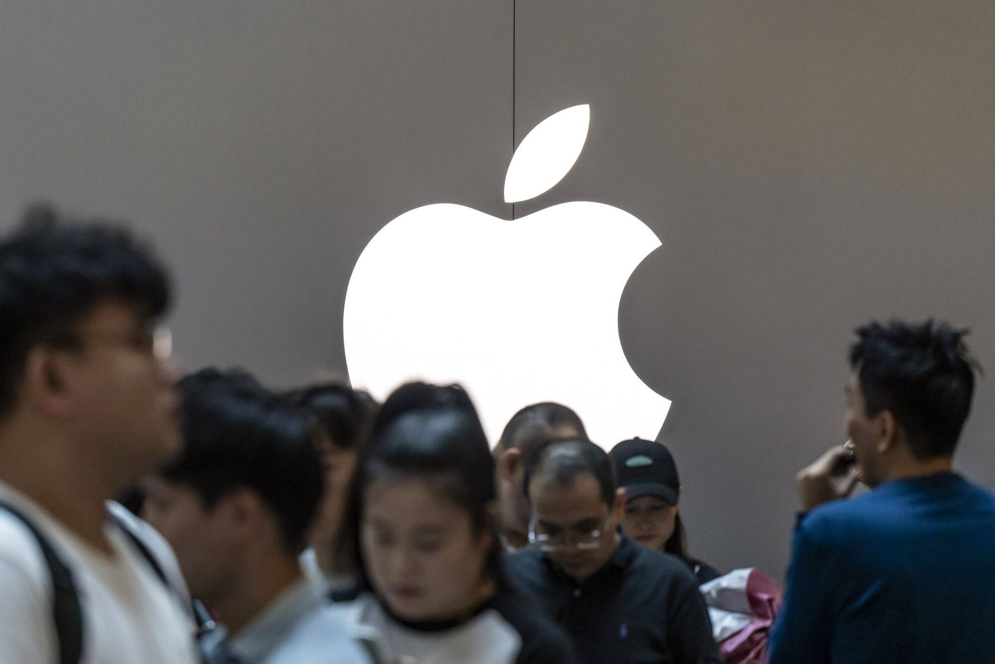 An Apple store in Shanghai, China. The US tech giant has opened a new research lab in Shenzhen. Photo: Bloomberg