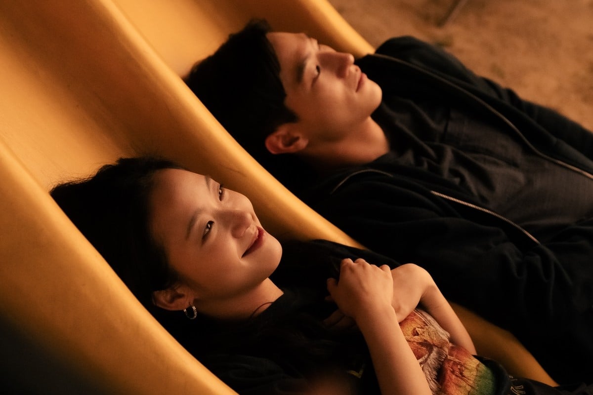 Kim Go-eun (left) and Steve Noh Sang-hyun in a still from the film Love in the Big City.