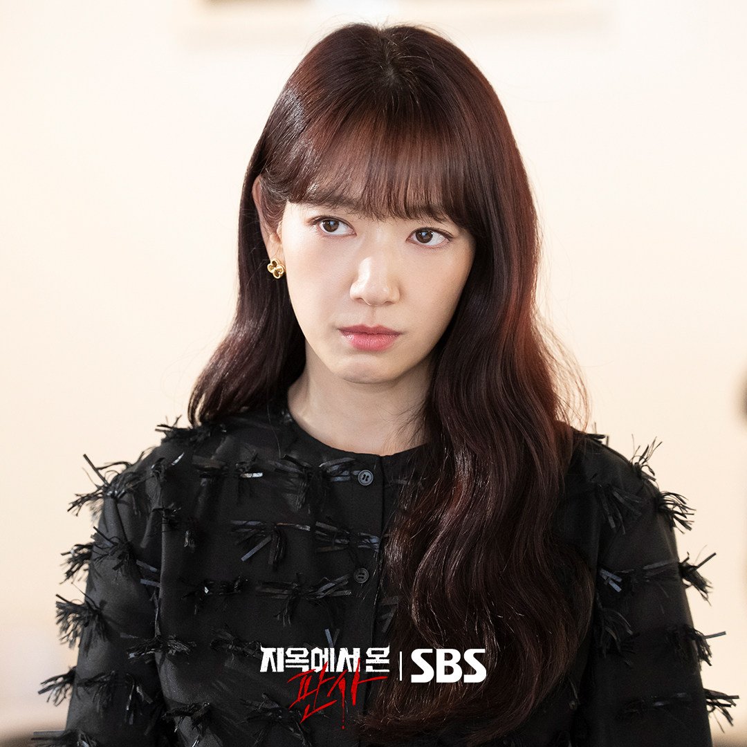 Park Shin-hye as demon Kang Bit-na in a still from The Judge from Hell.