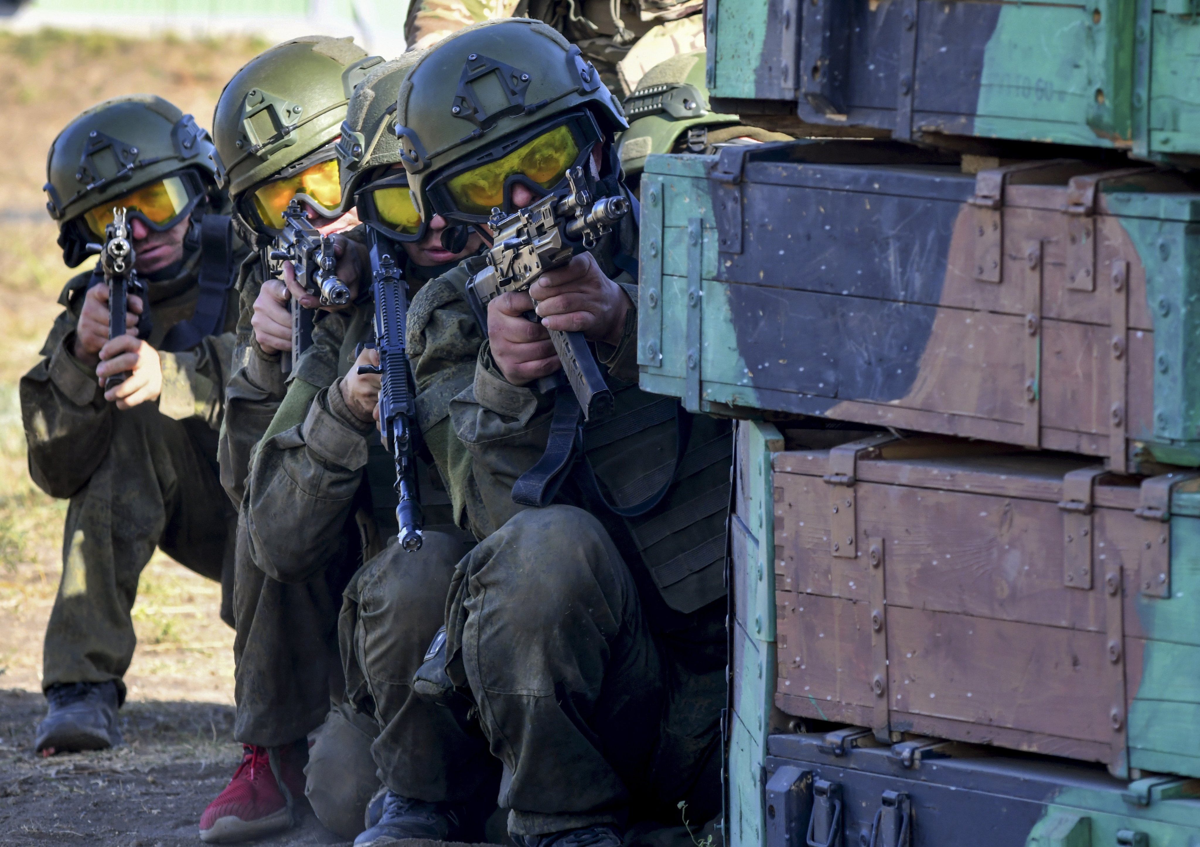 Russian contract servicemen at a ground training range in the Rostov-on-Don region in southern Russia. Photo: EPA-EFE