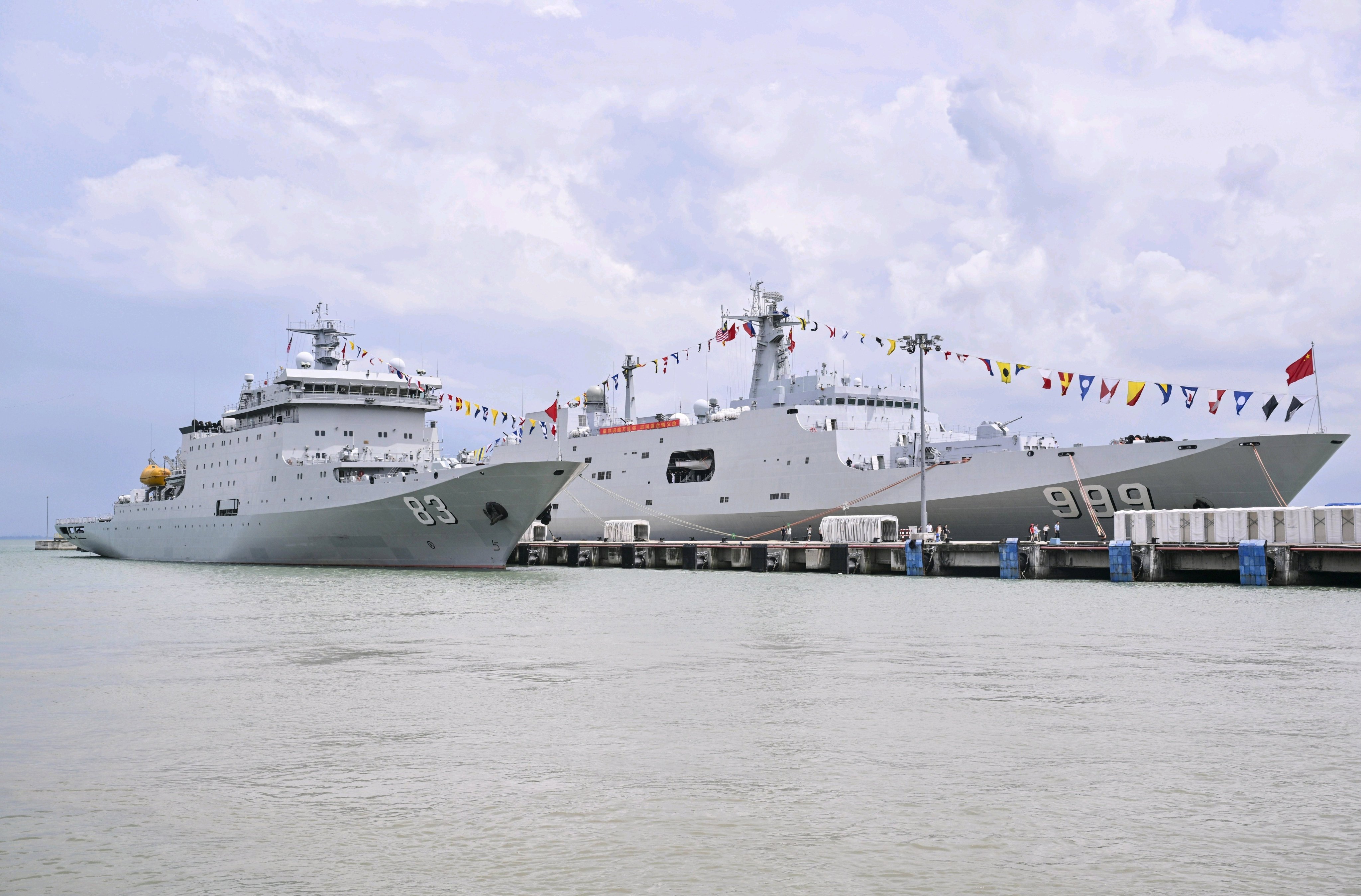 Chinese vessels Qi Jiguang (left) and Jinggangshan arrive at Penang Port in Malaysia on October 5 for a three-day goodwill visit. Photo: Chinese Navy