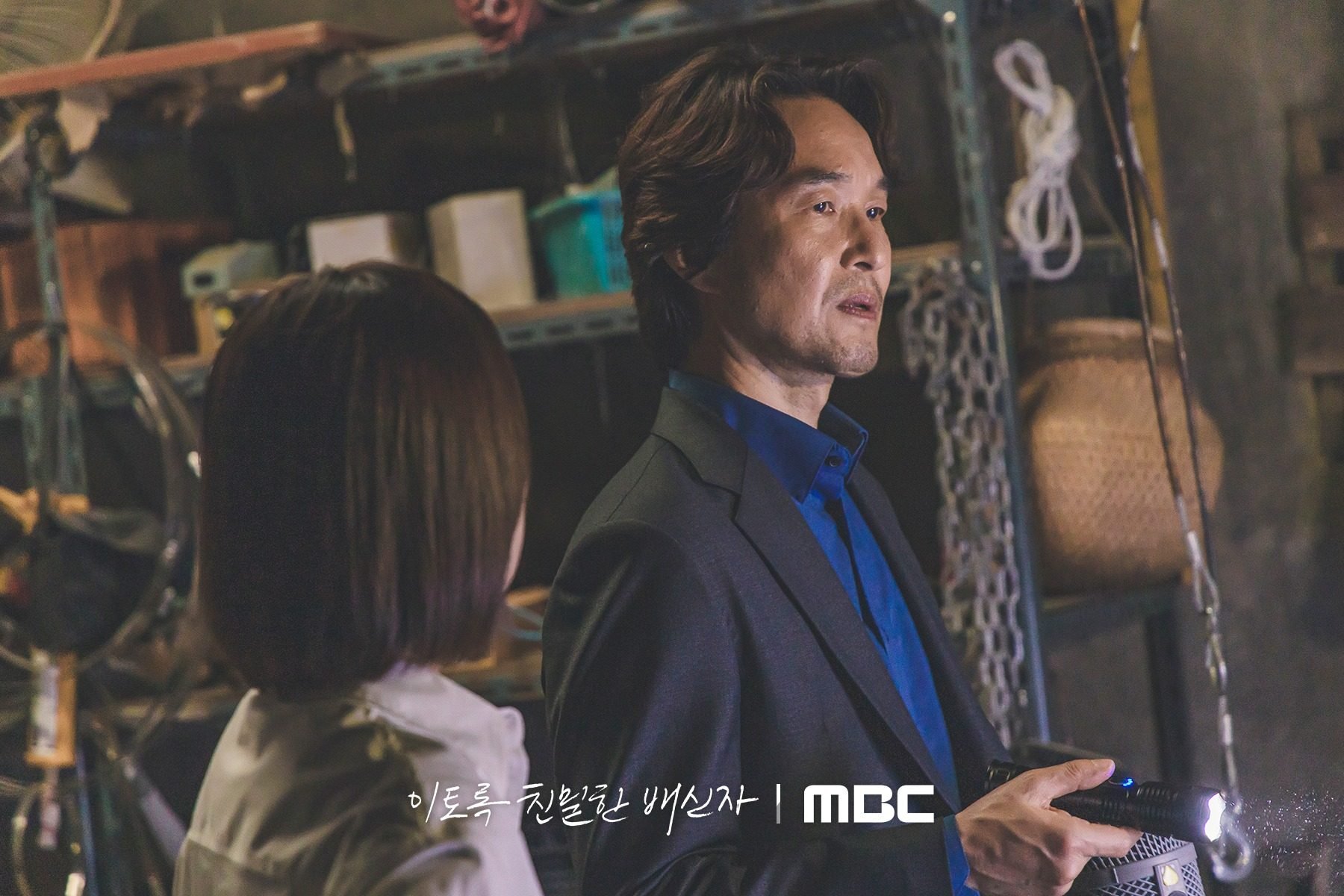 Han Ye-ri (left) as evidence gatherer Eo-jin and Han Suk-kyu as profiler Tae-soo in a still from Doubt.