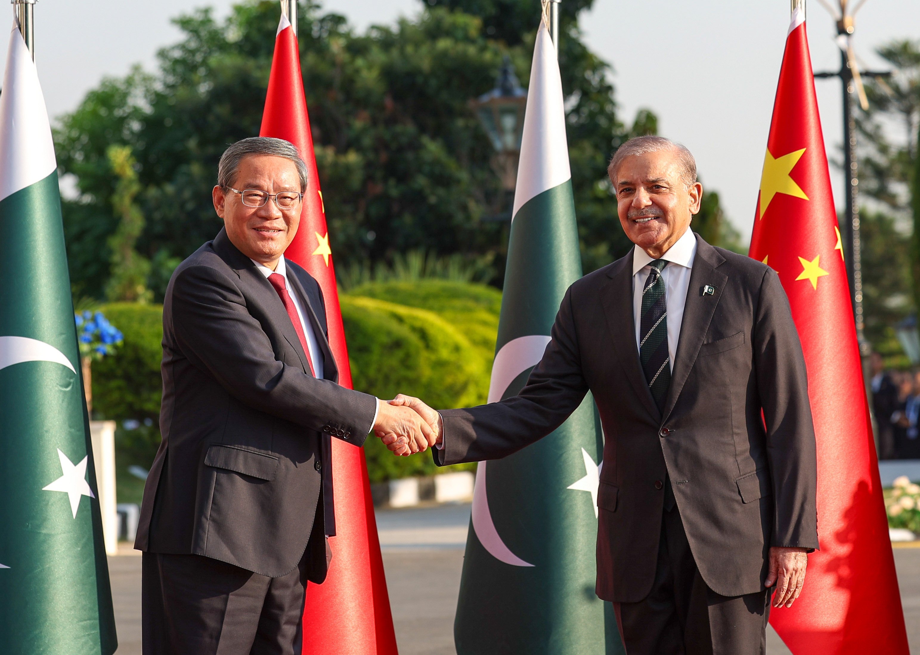 Chinese Premier Li Qiang with Pakistani Prime Minister Shehbaz Sharif  in Islamabad on Tuesday. Photo: Xinhua