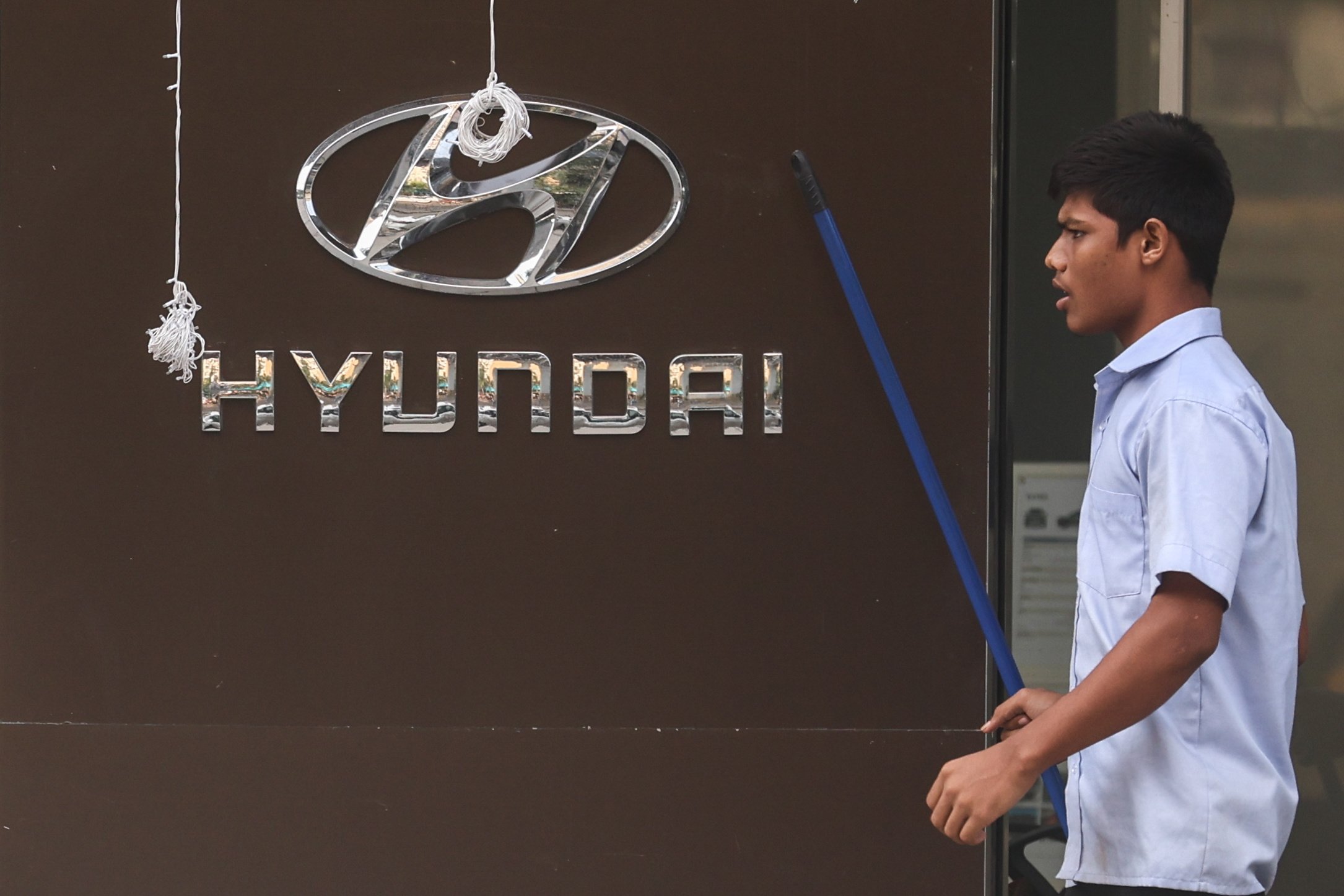 An Indian man passes by a Hyundai Motor India Limited car showroom in Mumbai, India. Photo: EPA-EFE