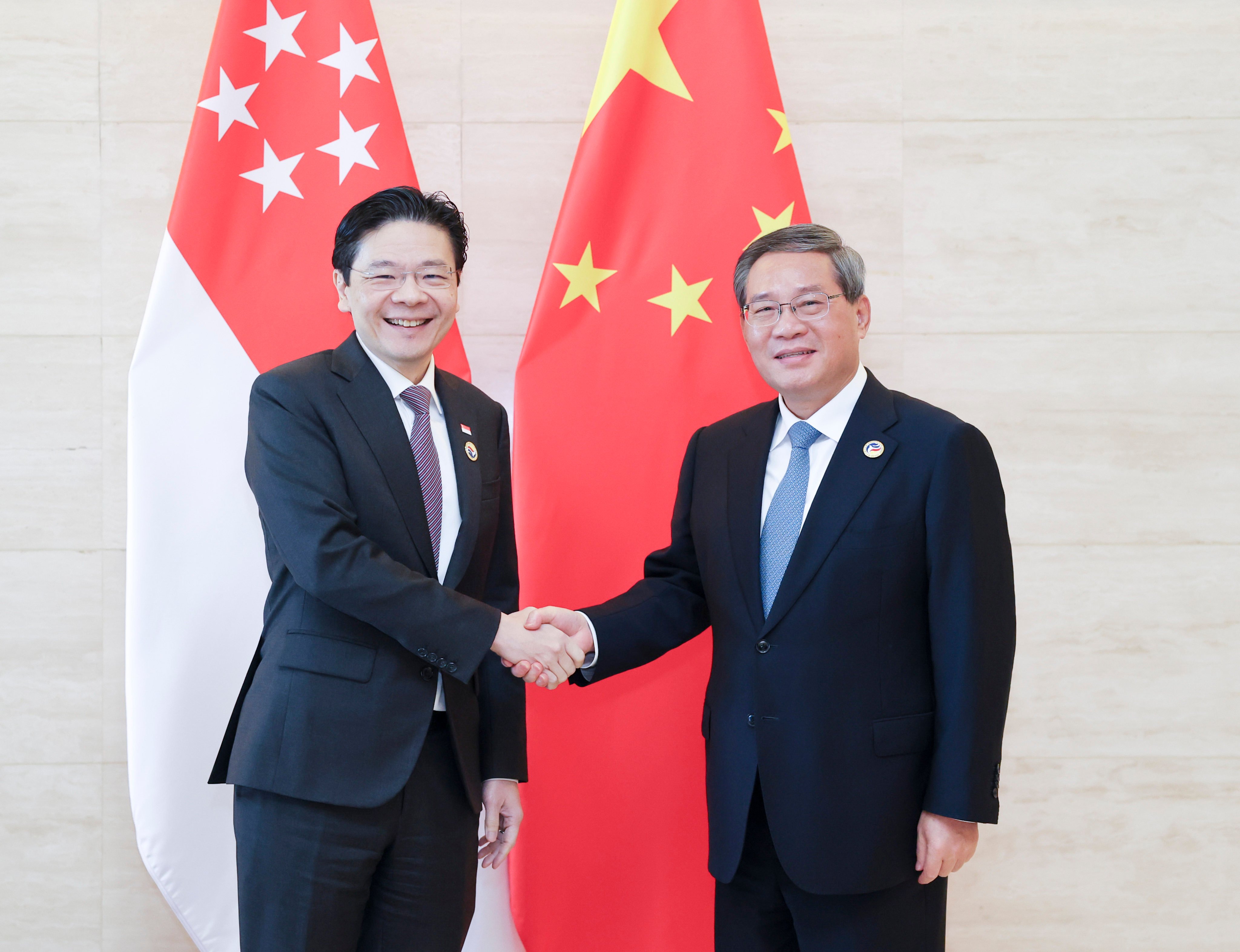 Singapore’s Prime Minister Lawrence Wong with China’s Premier Li Qiang in Vientiane last Friday. Photo: Xinhua