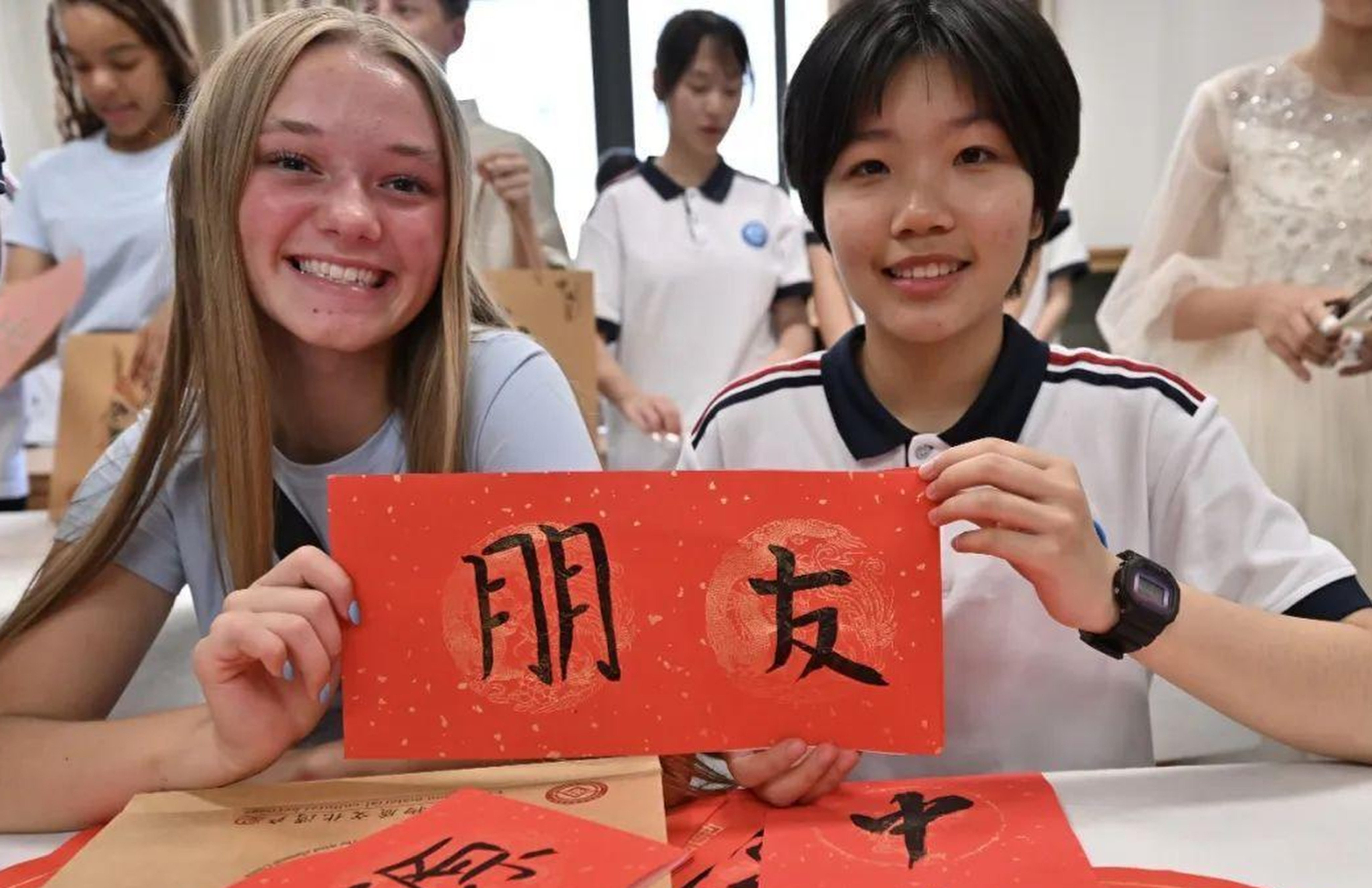 An American student on exchange with a Chinese student at a school in Fuzhou, Fujian province, on July 17. The Chinese characters read “friends”. Photo: Weibo