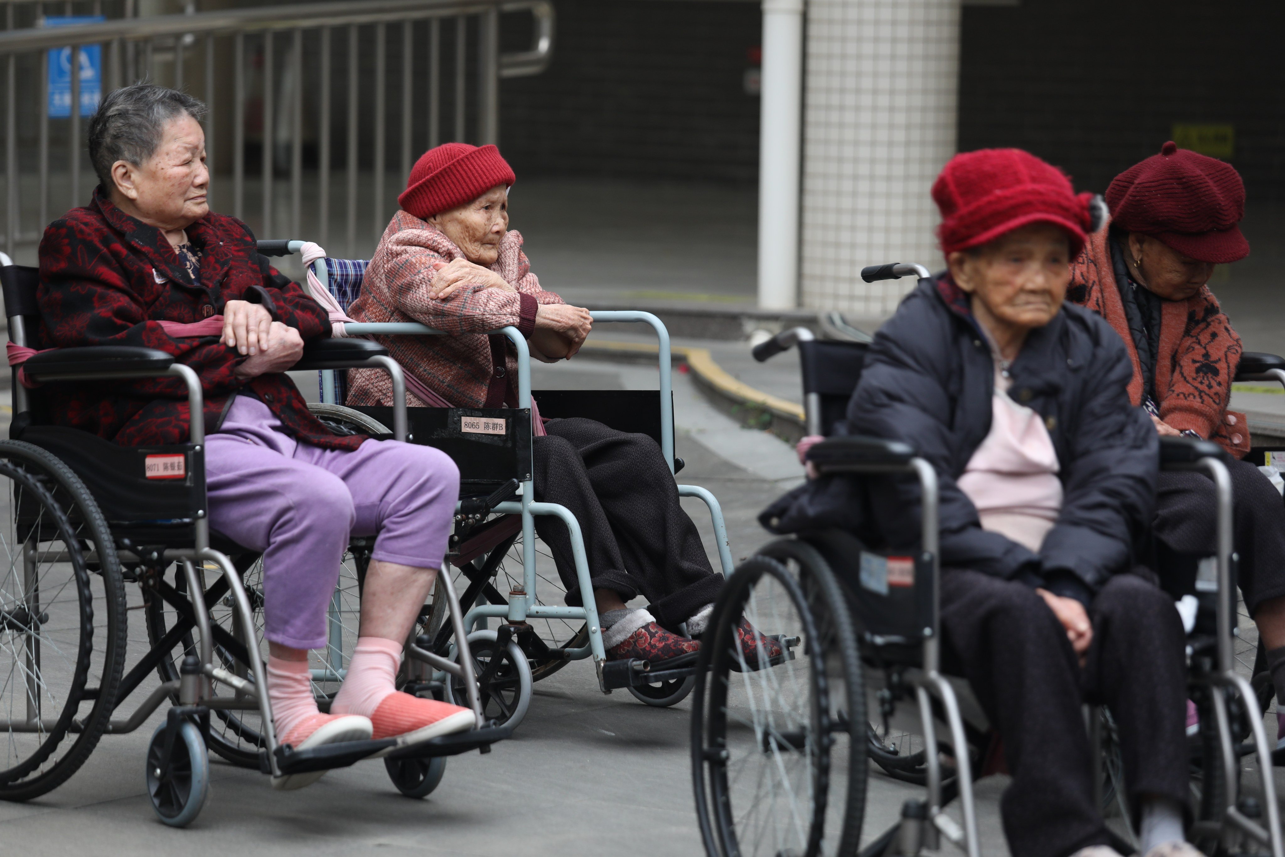 Residents at an elderly home in Nansha, Guangzhou. Currently, about 500 elderly Hongkongers receive their CSSA payments over the border, a small proportion of whom were also paying to stay at a care home. Photo: Xiaomei Chen