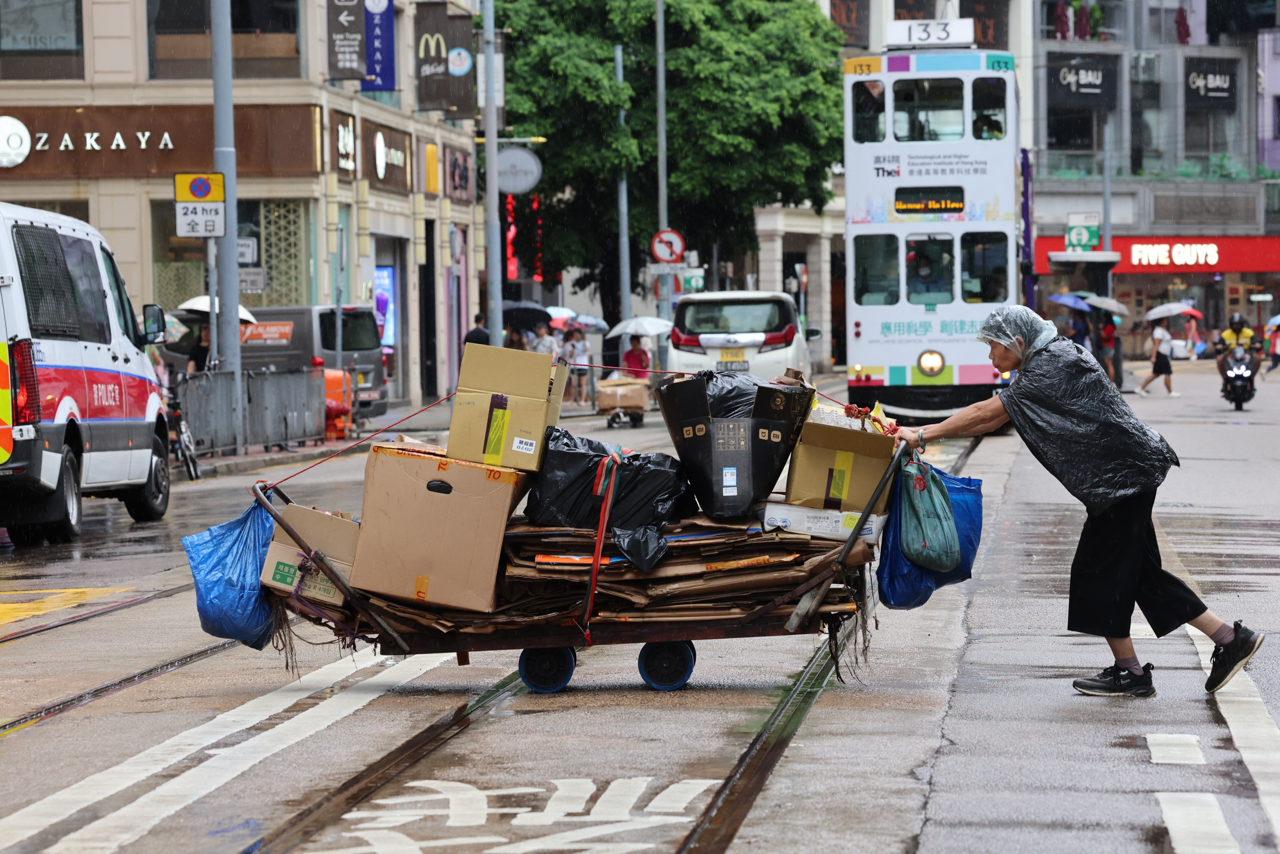 More elderly Hongkongers are struggling financially. Photo: Jelly Tse