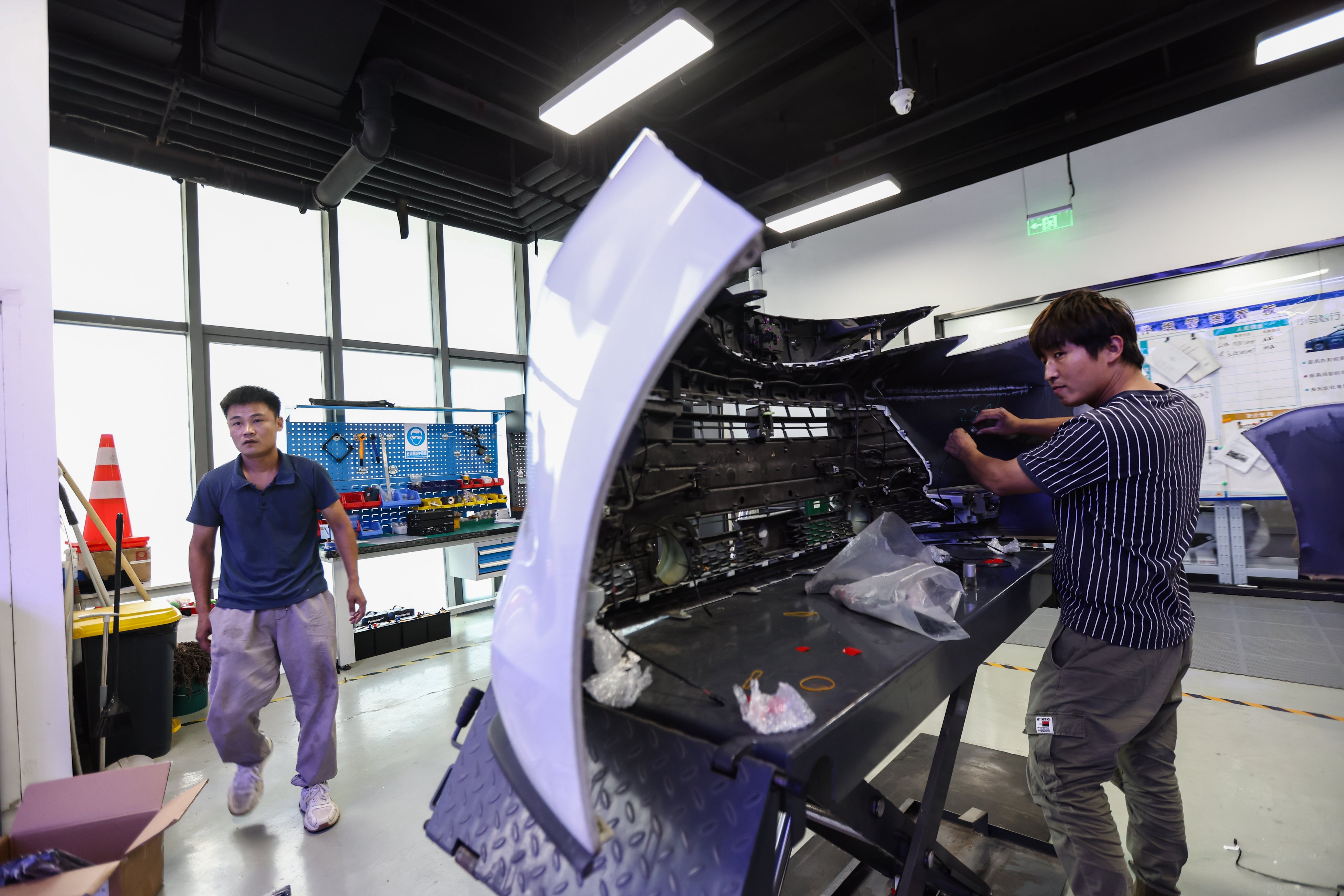 Workers at a Pony AI operation centre in Beijing, August 21, 2024. Photo: EPA-EFE