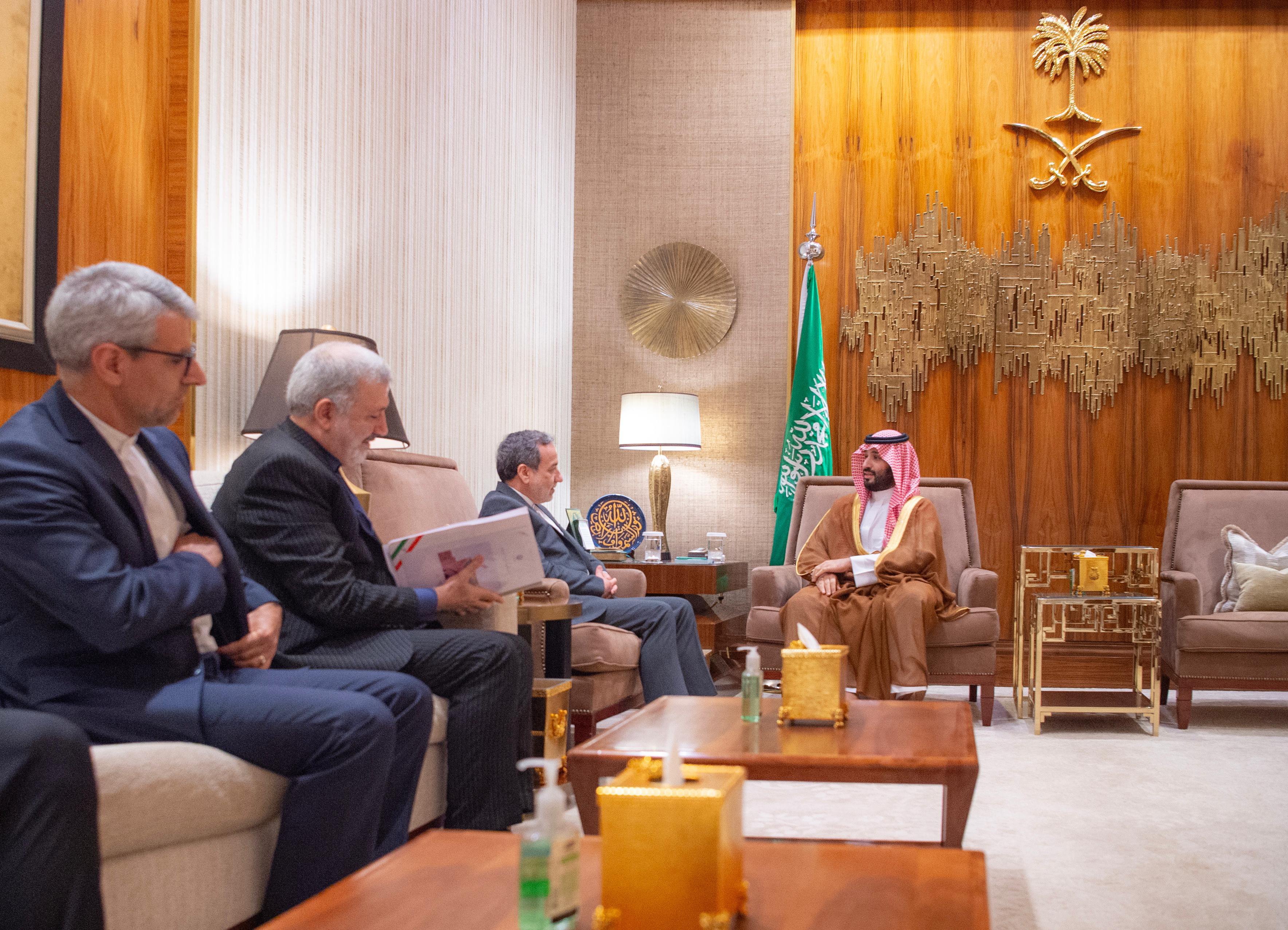 Saudi Crown Prince Mohammed bin Salman (right) receives Iranian Foreign Minister Abbas Araghchi for a meeting in Riyadh on October 9. Photo: EPA-EFE