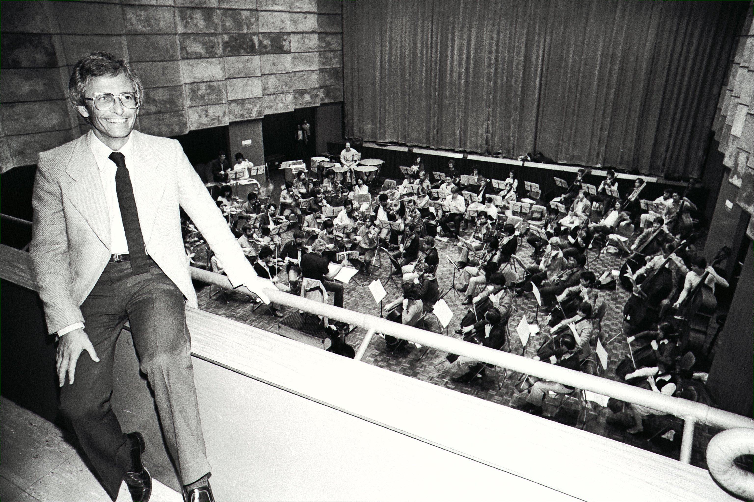 John Duffus with the Hong Kong Philharmonic Orchestra in 1983. Photo: Chan Kiu