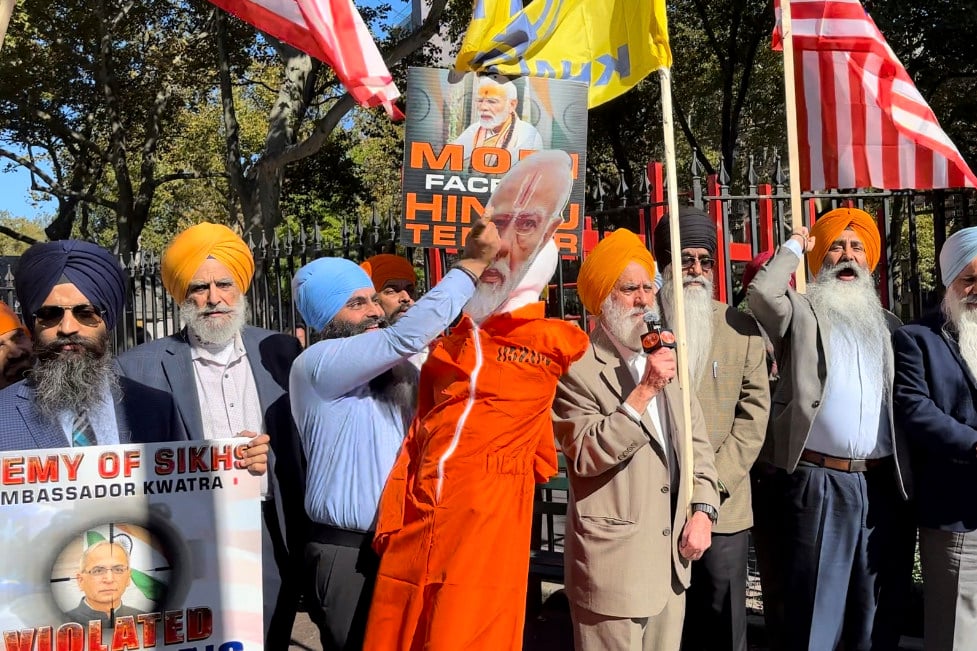 Sikh demonstrators outside a federal courthouse in New York City on Friday, a day after an Indian government employee was charged in a murder-for-hire plot to assassinate a Sikh separatist leader living in New York City. Photo: AP