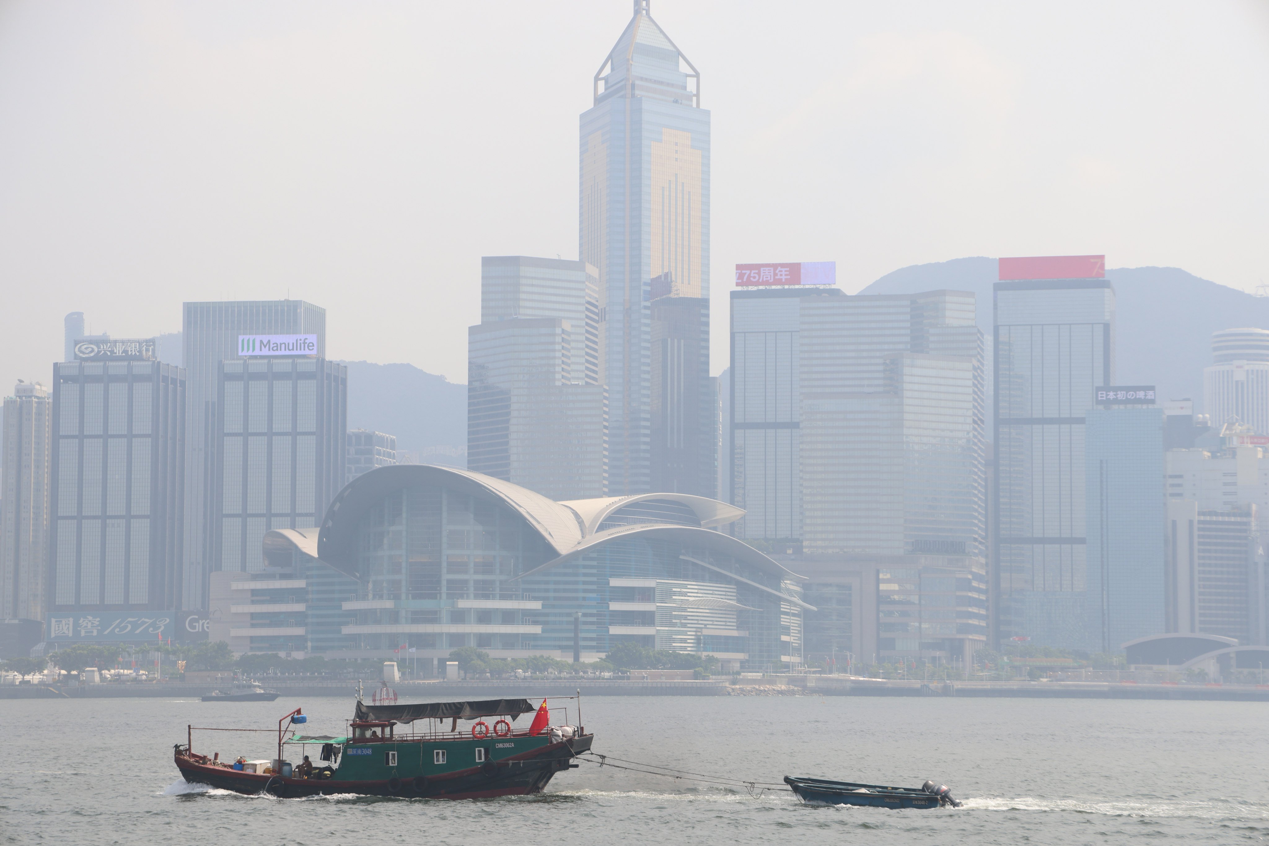 The mercury reached as high as 33.6 degrees on Saturday afternoon. Photo: Jelly Tse