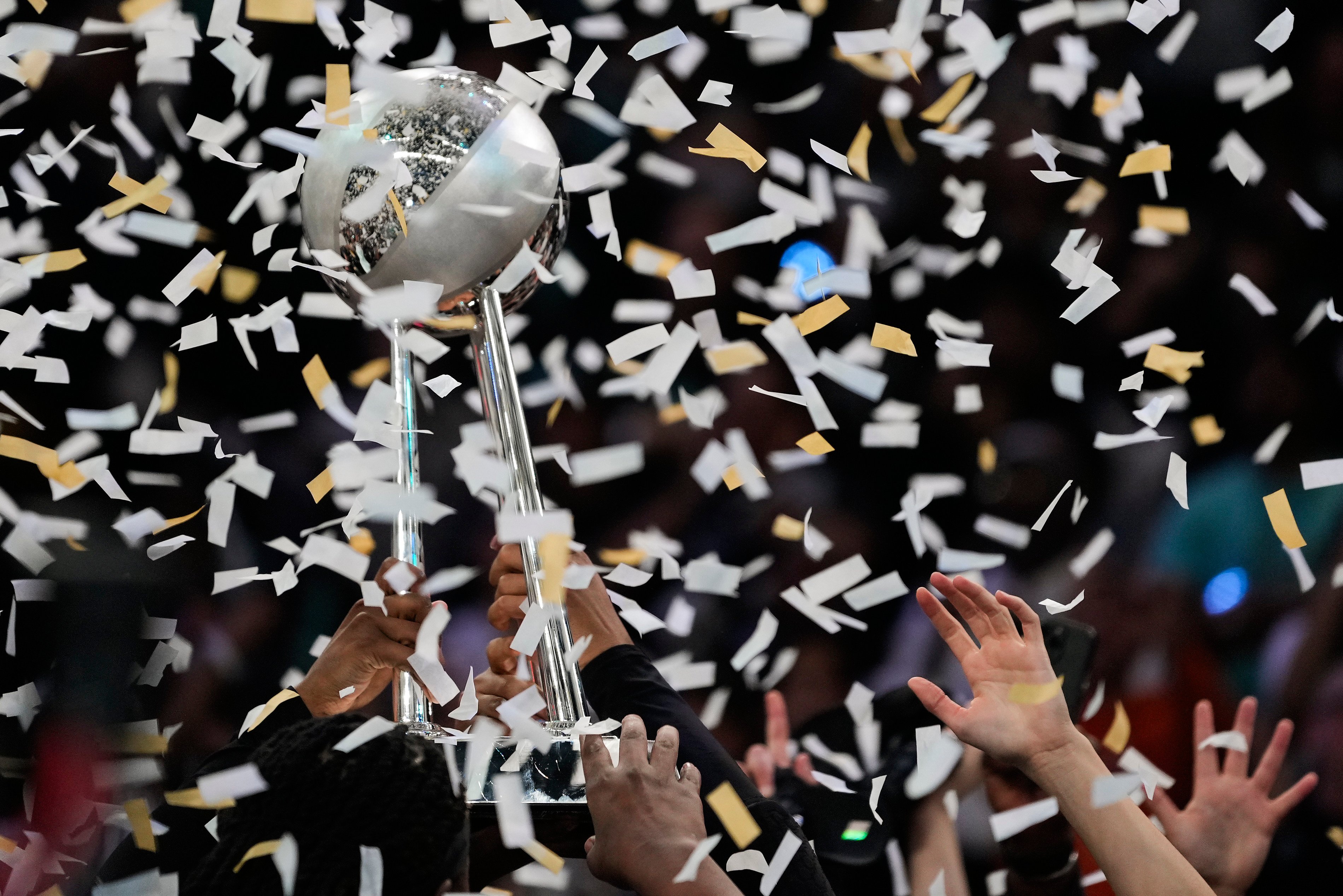 The New York Liberty hold up the championship trophy after beating the Minnesota Lynx in Game 5. Photo: AP