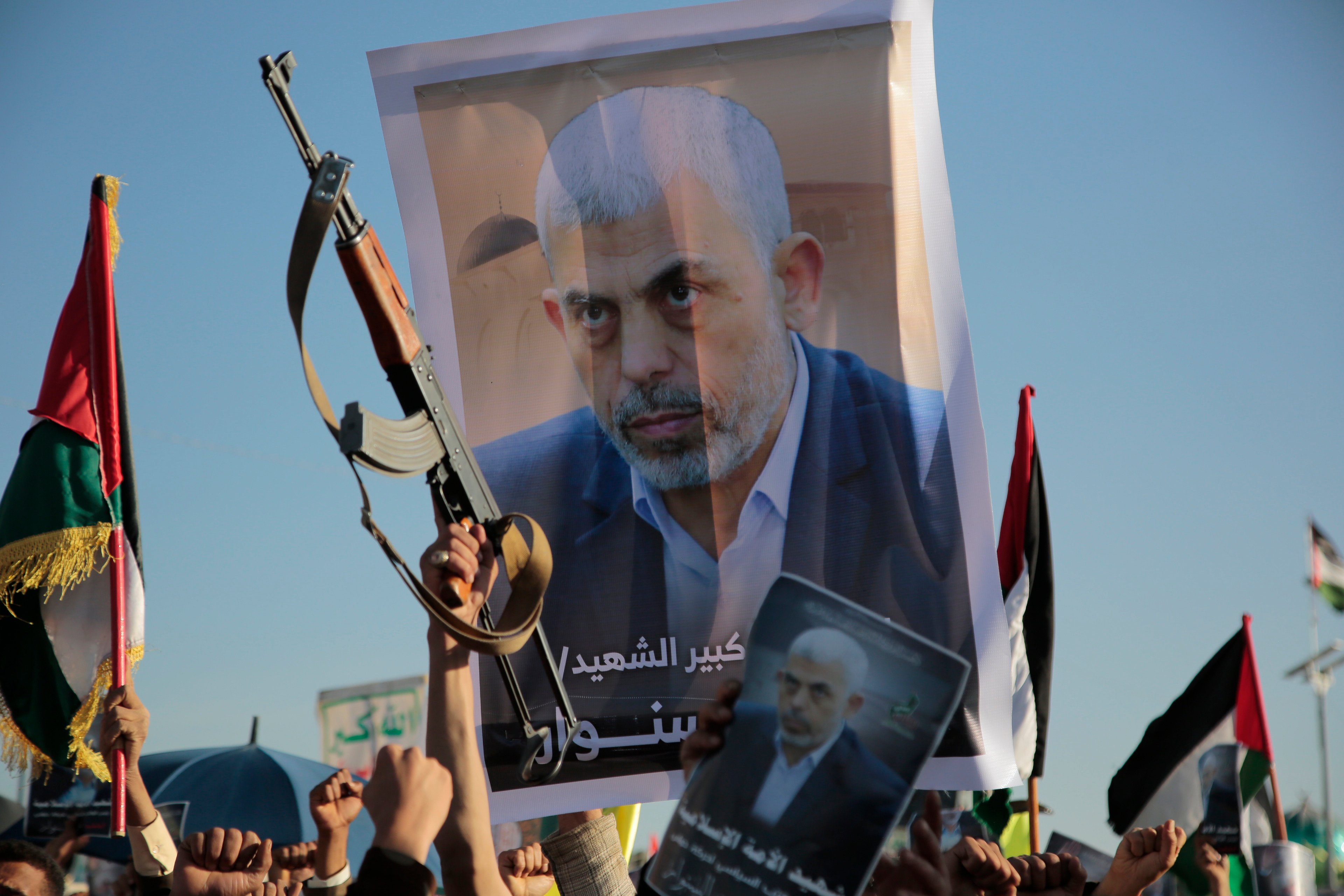 Houthi supporters raise a poster of Hamas leader Yahya Sinwar, who was killed by Israeli troops in Gaza, during an anti-Israel rally in Yemen on October 18, 2024. Photo: AP