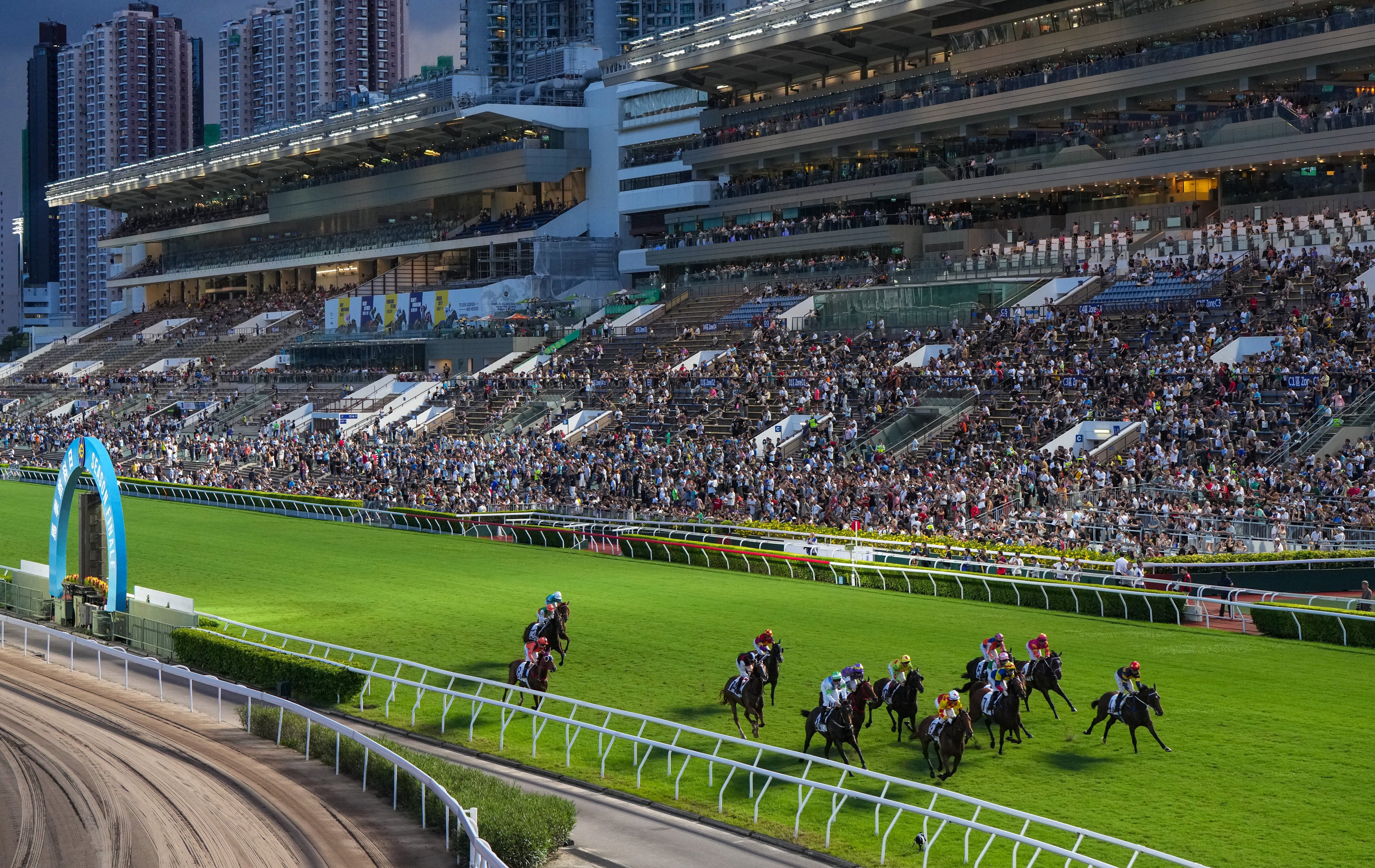 Crowds at the Sha Tin Racecourse. Hong Kong culture chief Kevin Yeung says authorities have been in discussions with the Jockey Club to promote horse racing tourism. Photo: Sam Tsang