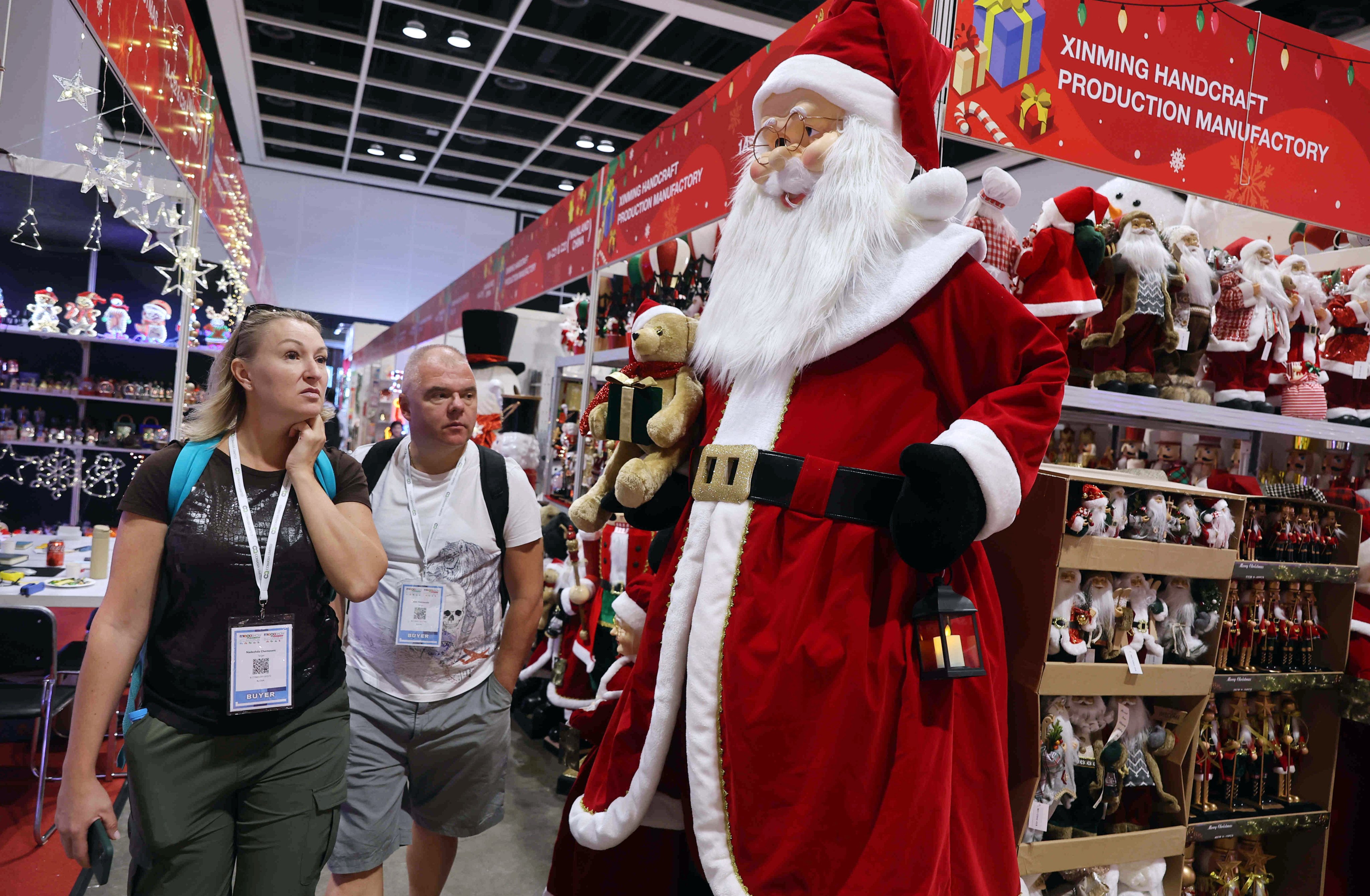 Buyers look for products at major trade show at Hong Kong Convention and Exhibition Centre in Wan Chai. Photo: Edmond So